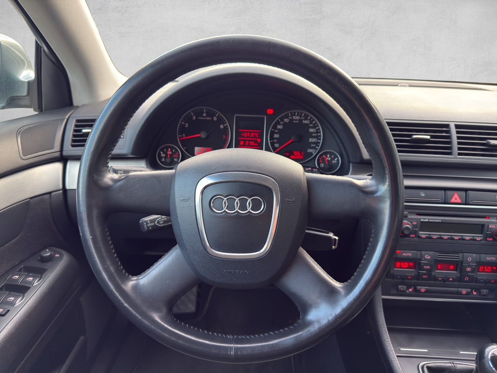 AUDI A4 Avant 1.8 Turbo-image-12