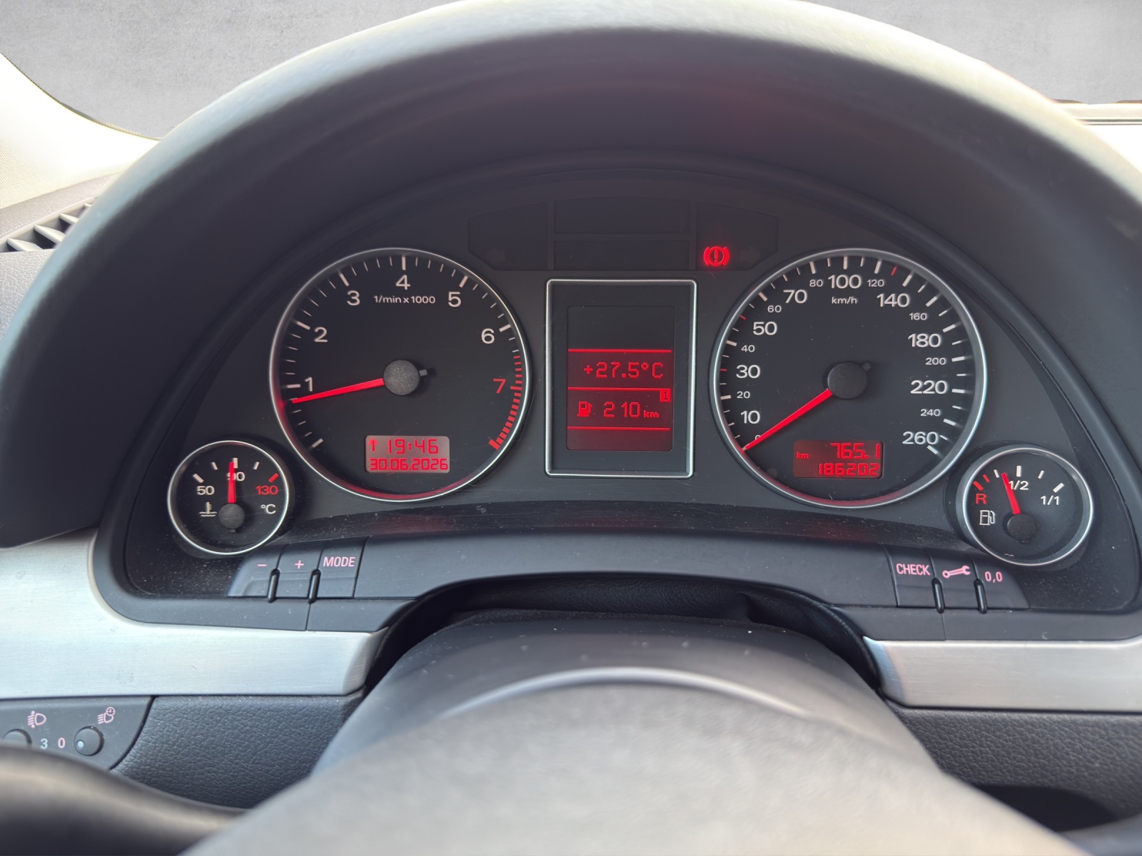 AUDI A4 Avant 1.8 Turbo-image-11