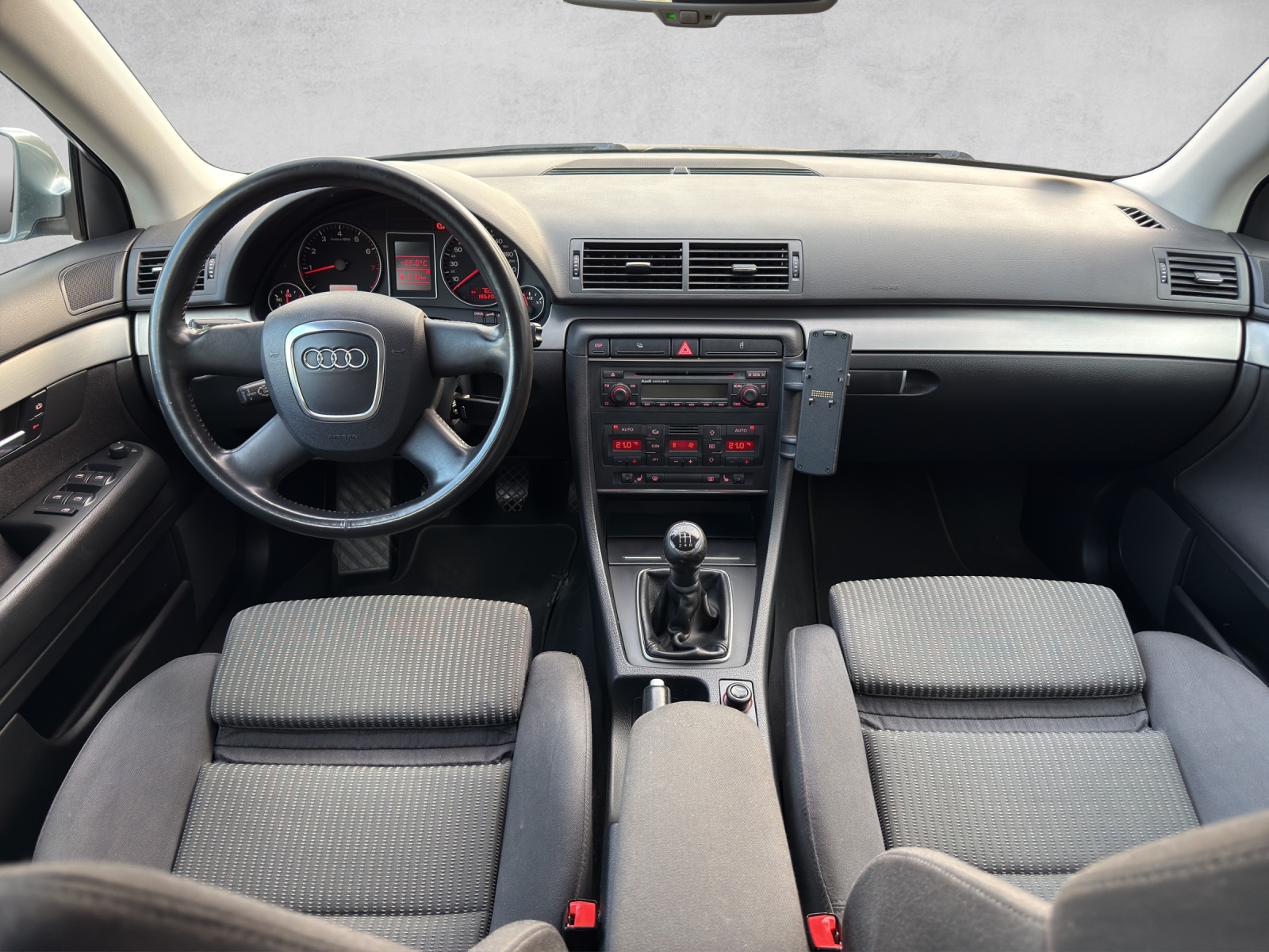 AUDI A4 Avant 1.8 Turbo-image-9