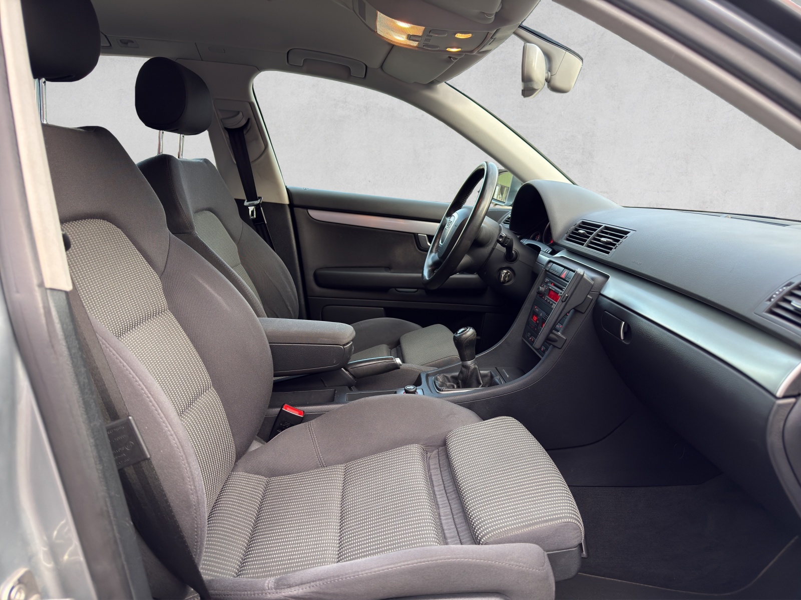AUDI A4 Avant 1.8 Turbo-image-15