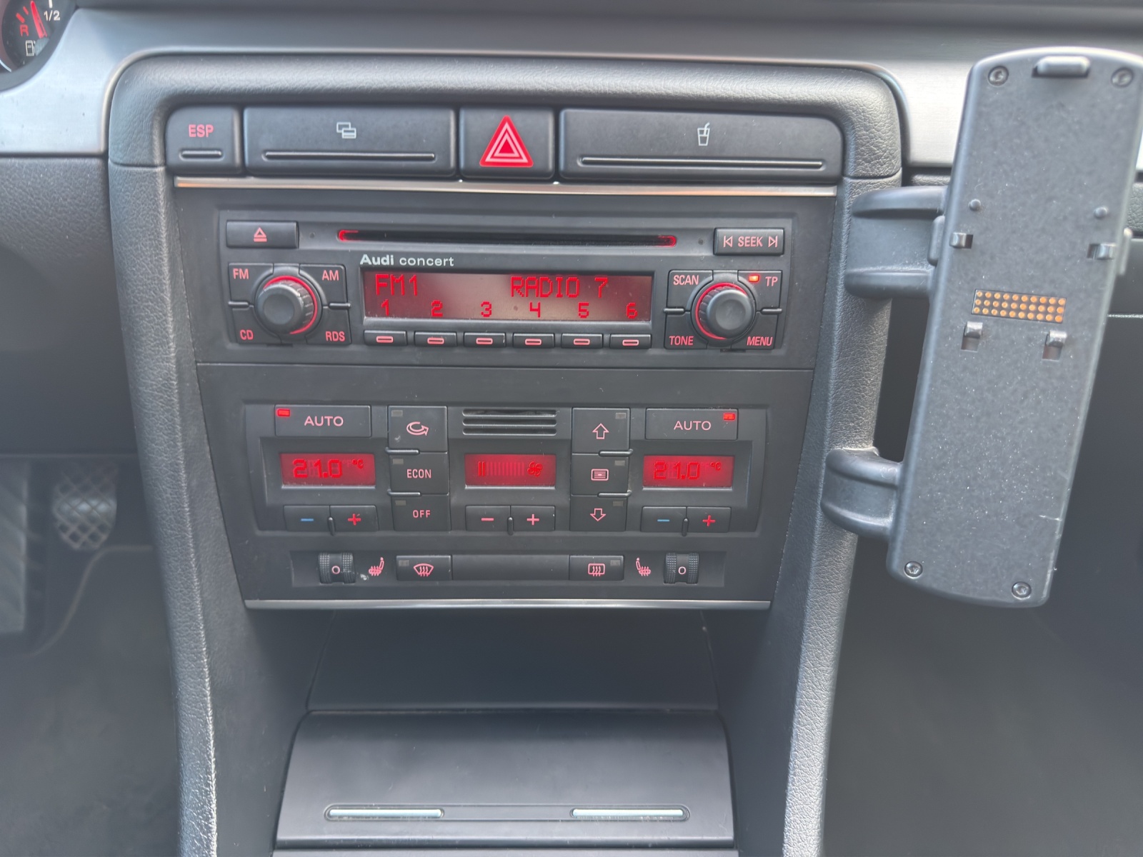 AUDI A4 Avant 1.8 Turbo-image-13