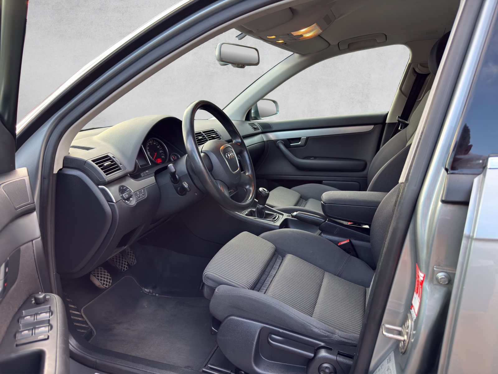 AUDI A4 Avant 1.8 Turbo-image-8