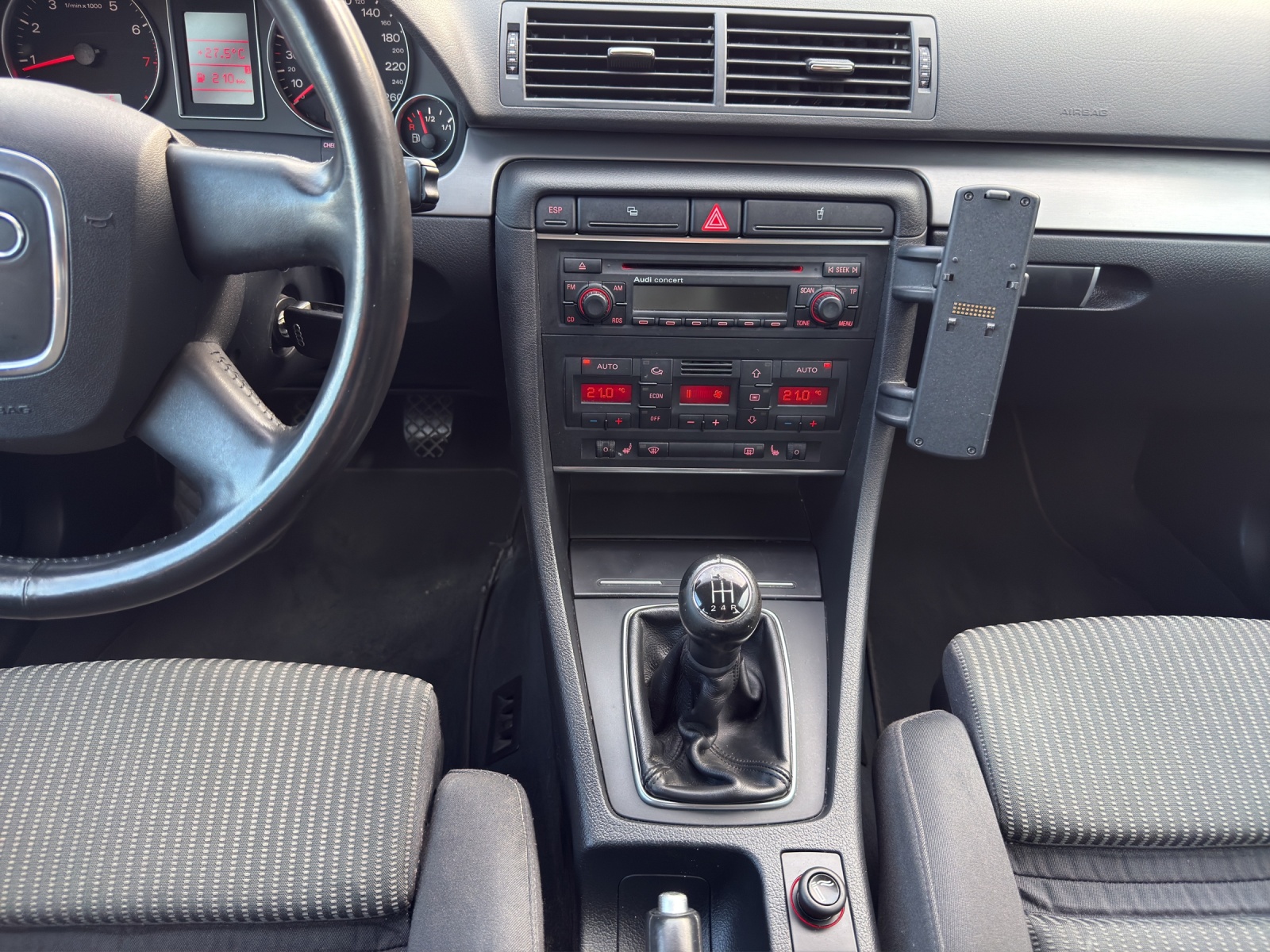 AUDI A4 Avant 1.8 Turbo-image-10