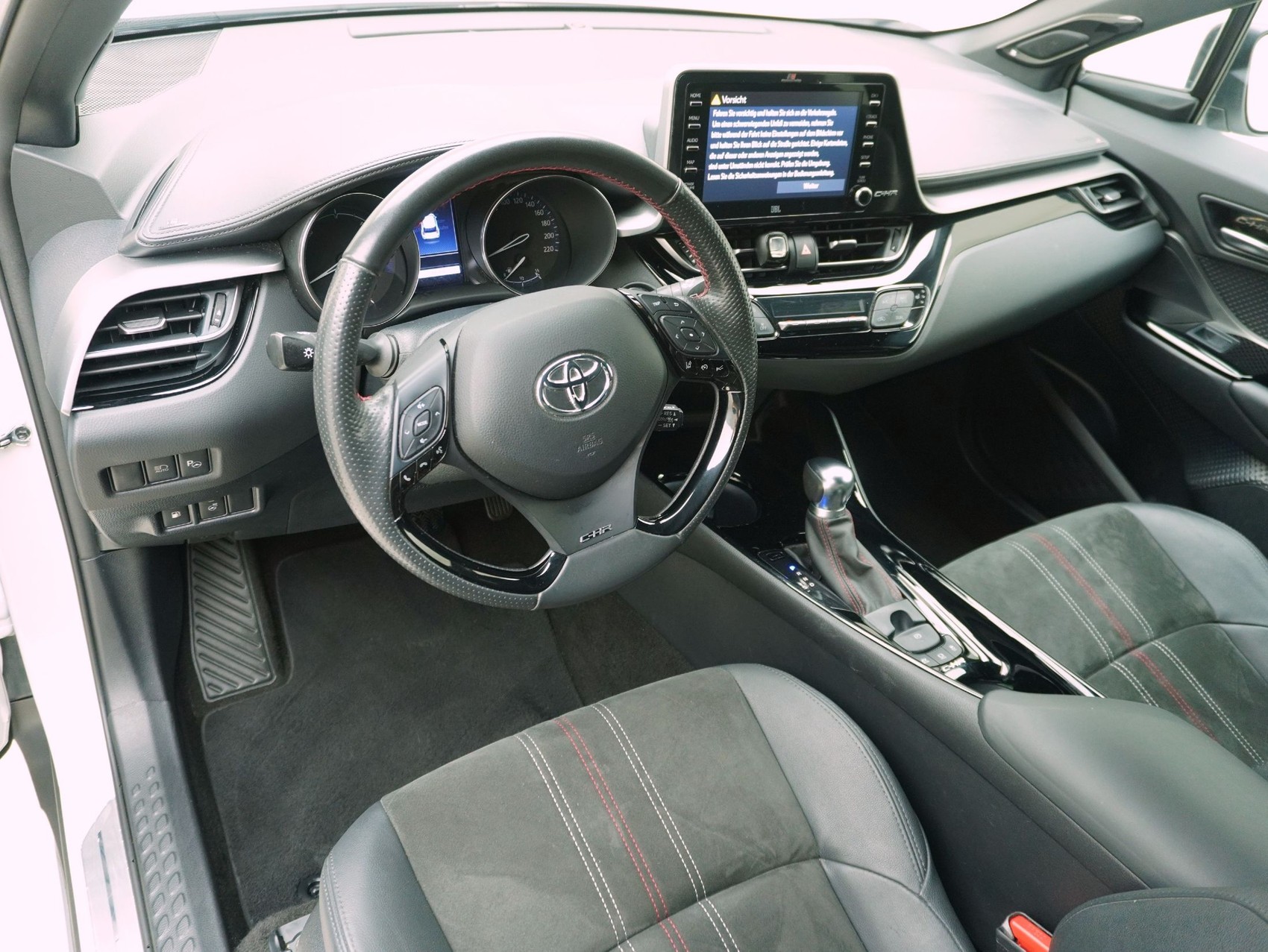 TOYOTA C-HR 2.0 VVTi HSD GR Sport-image-8
