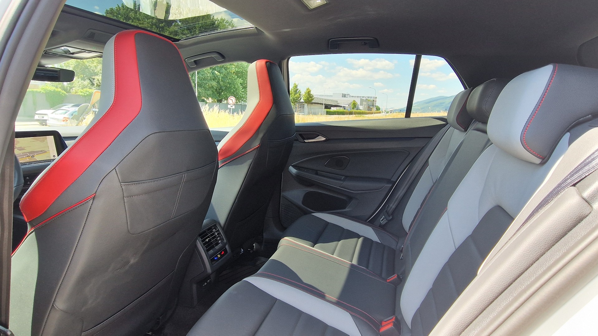 VW Golf 2.0 TSI GTI DSG-image-11
