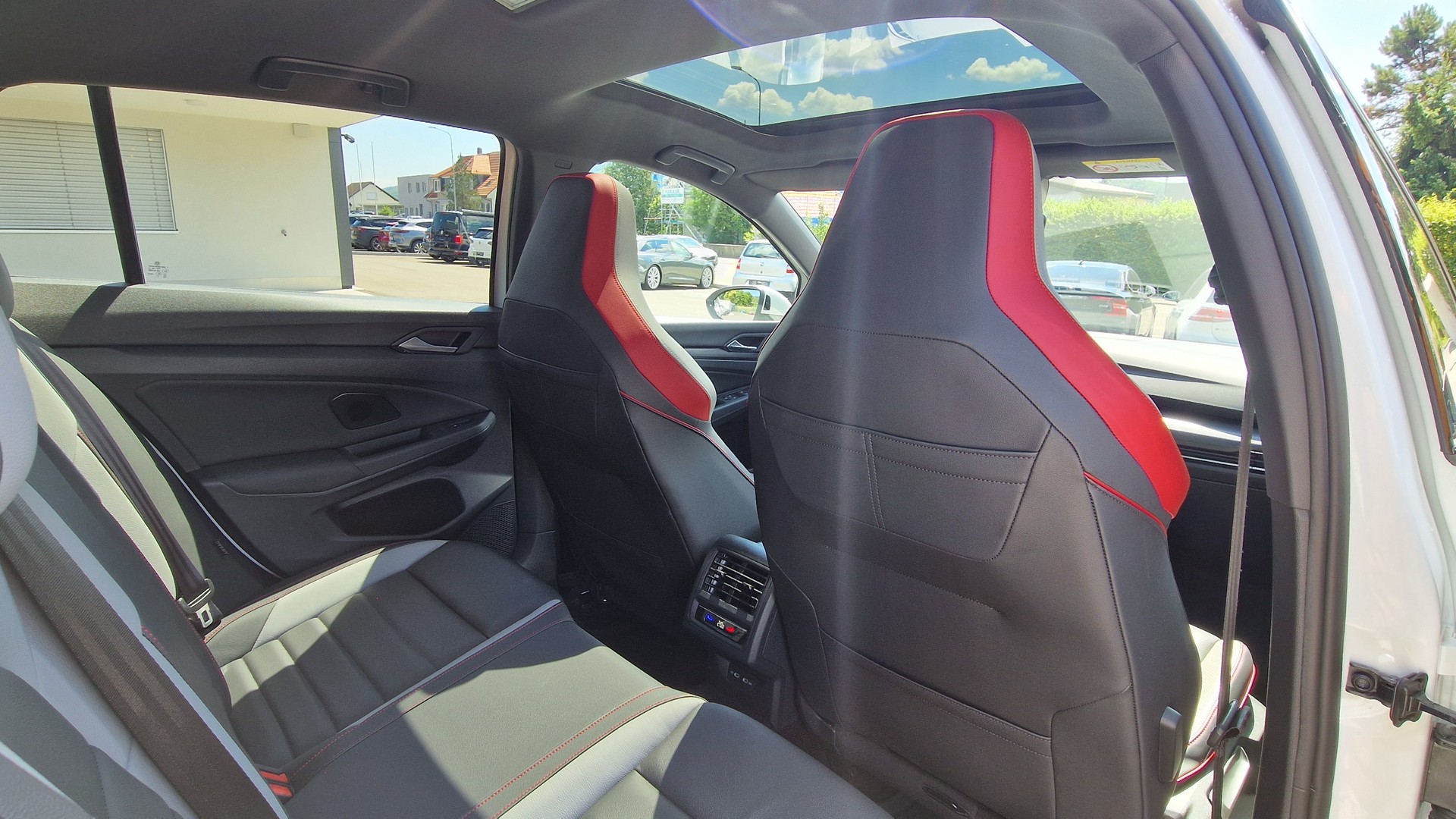 VW Golf 2.0 TSI GTI DSG-image-13