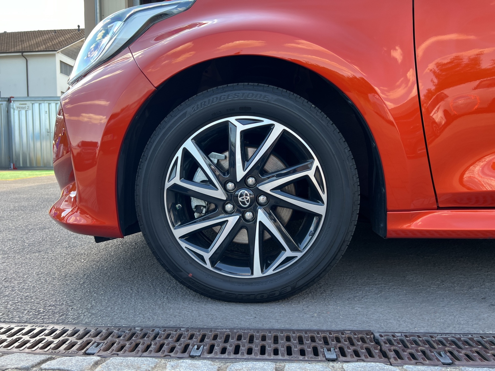 TOYOTA Yaris 1.5 Comfort e-CVT-image-12