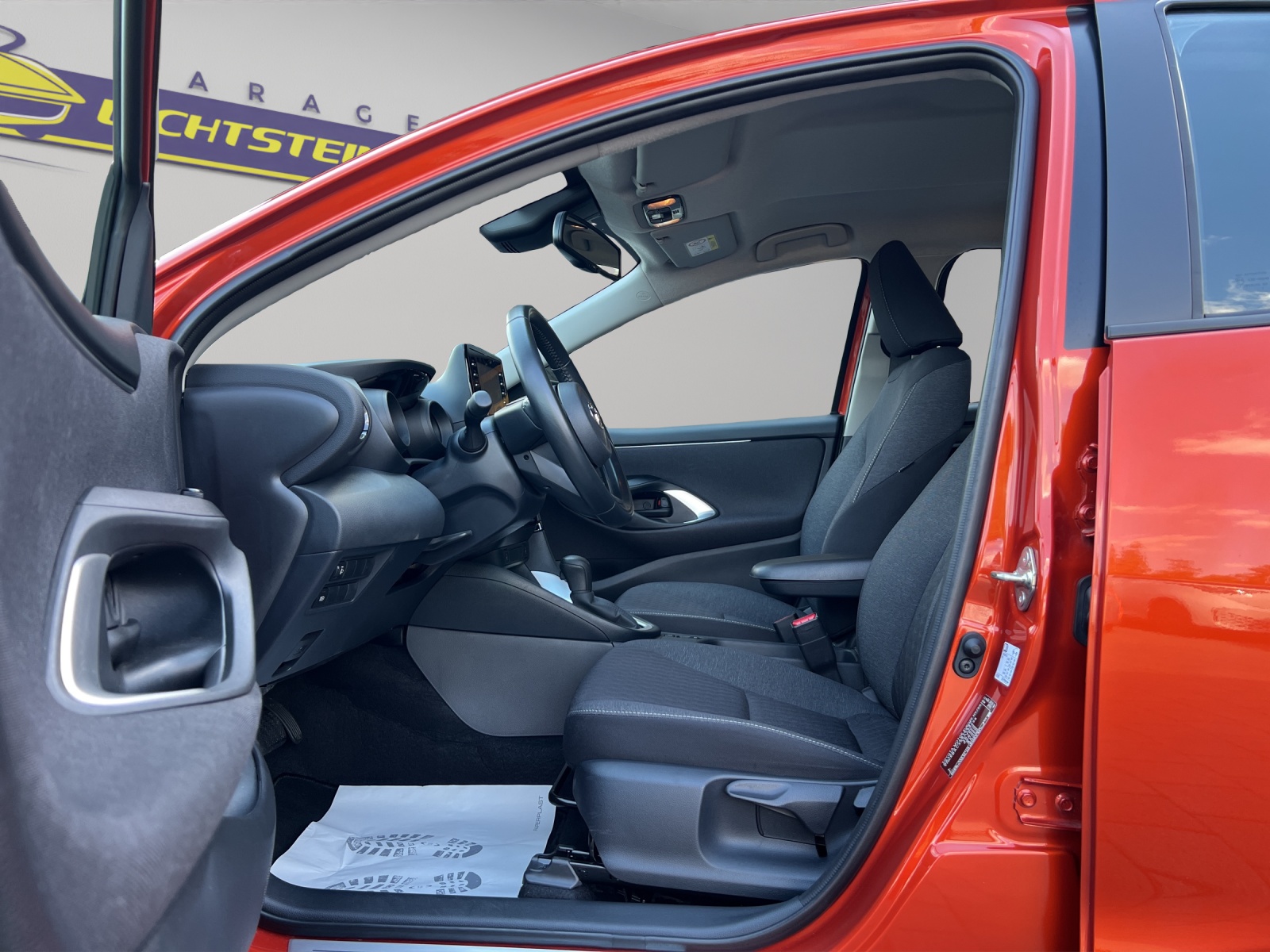 TOYOTA Yaris 1.5 Comfort e-CVT-image-8