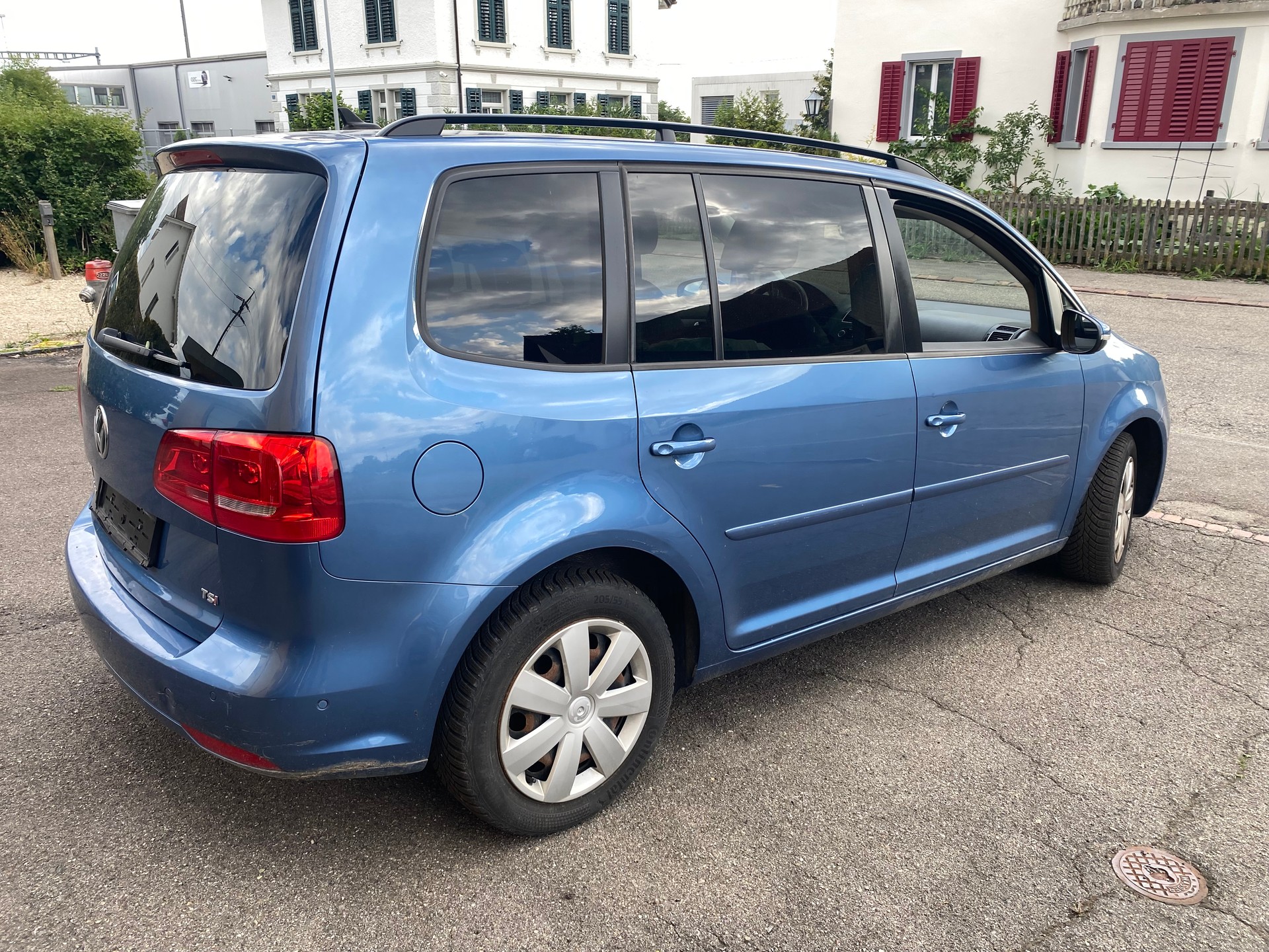 VW Touran 1.4 TSI Team DSG-image-4
