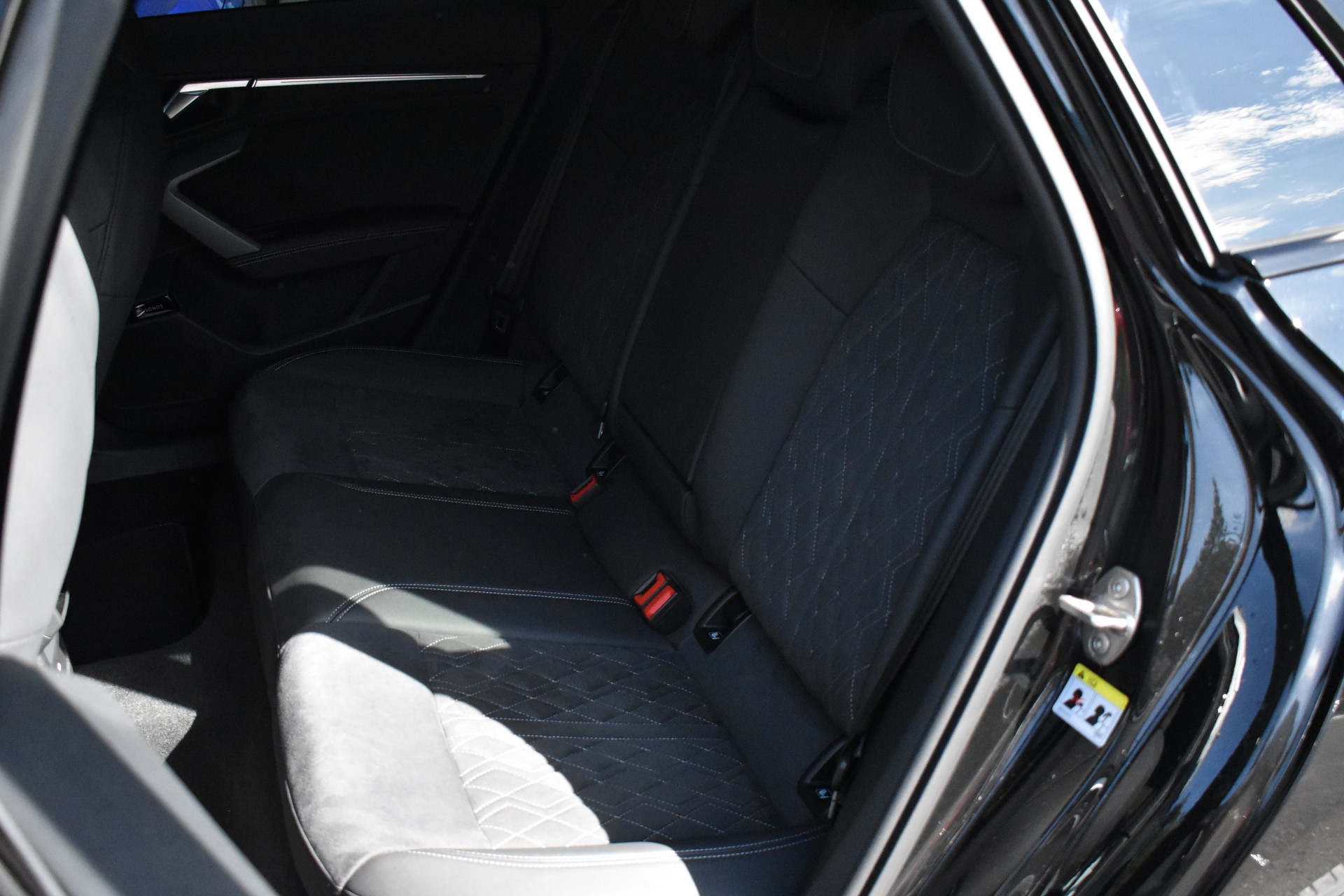 AUDI S3 Sportback TFSI quattro S-tronic-image-10