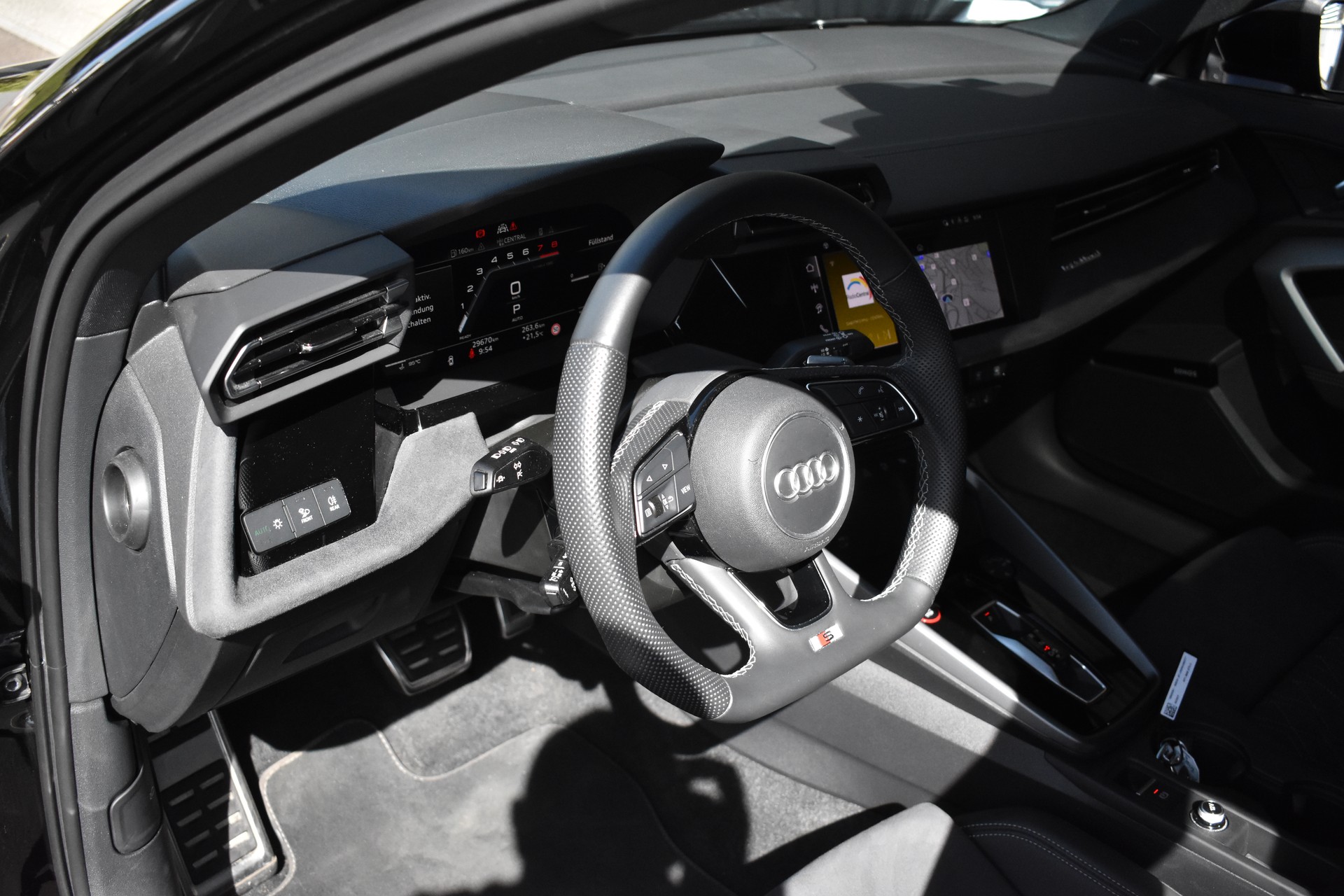 AUDI S3 Sportback TFSI quattro S-tronic-image-5