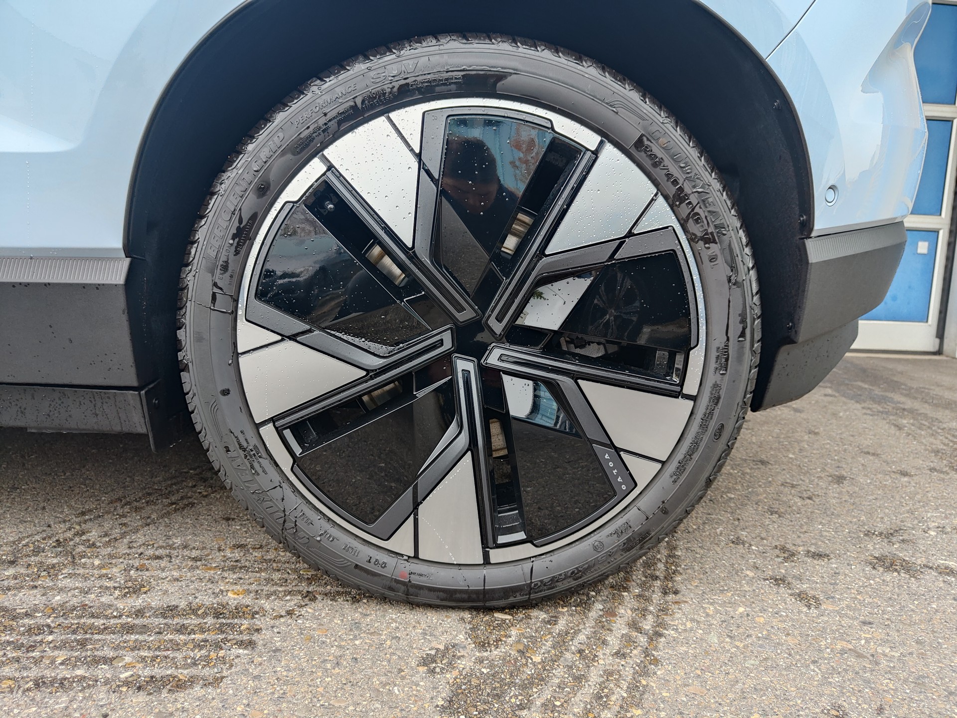 VOLVO EX30 E60 69kWh Twin Ultra-image-5
