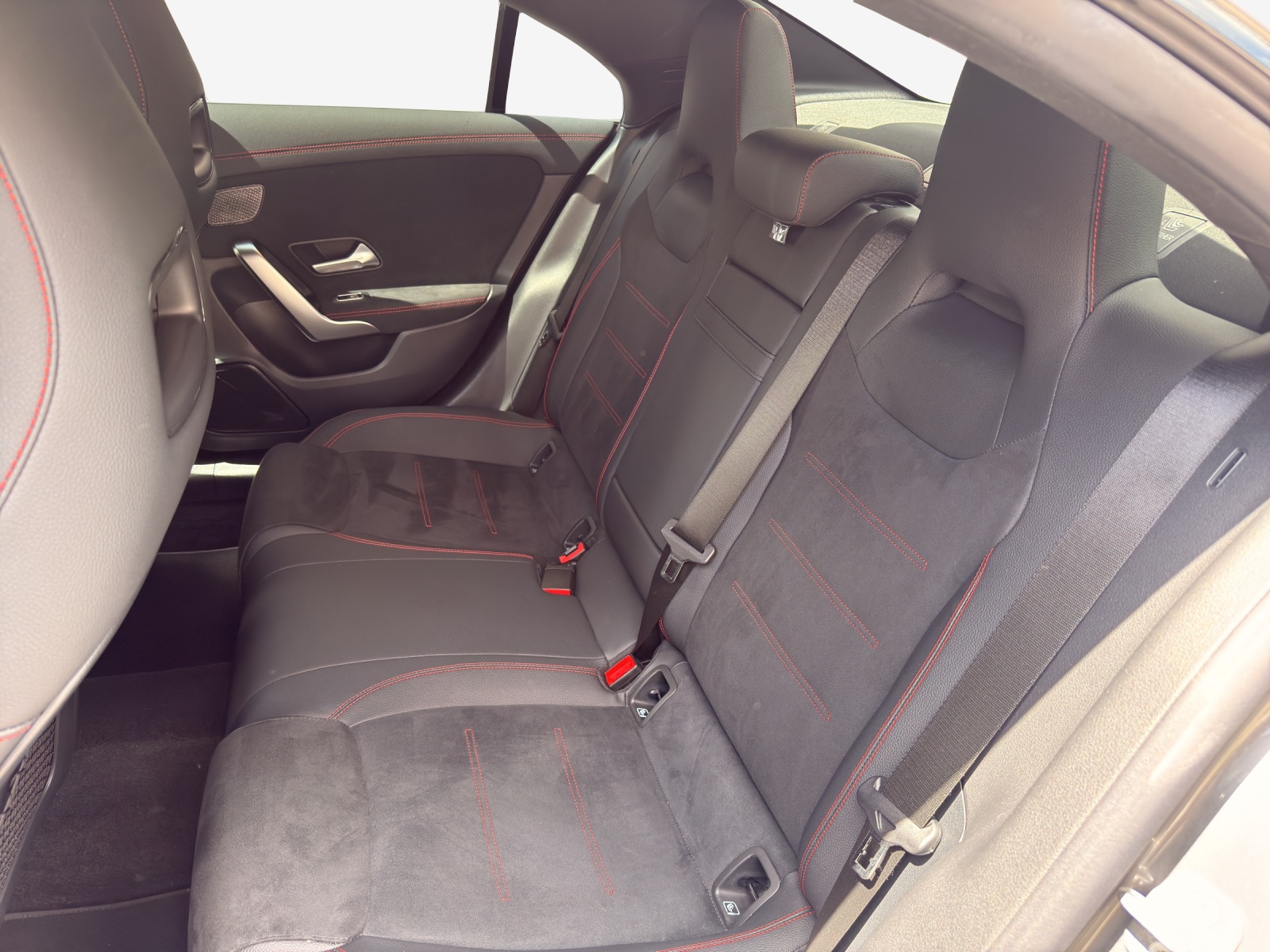 MERCEDES-BENZ CLA 220 4Matic 8G-DCT-image-11