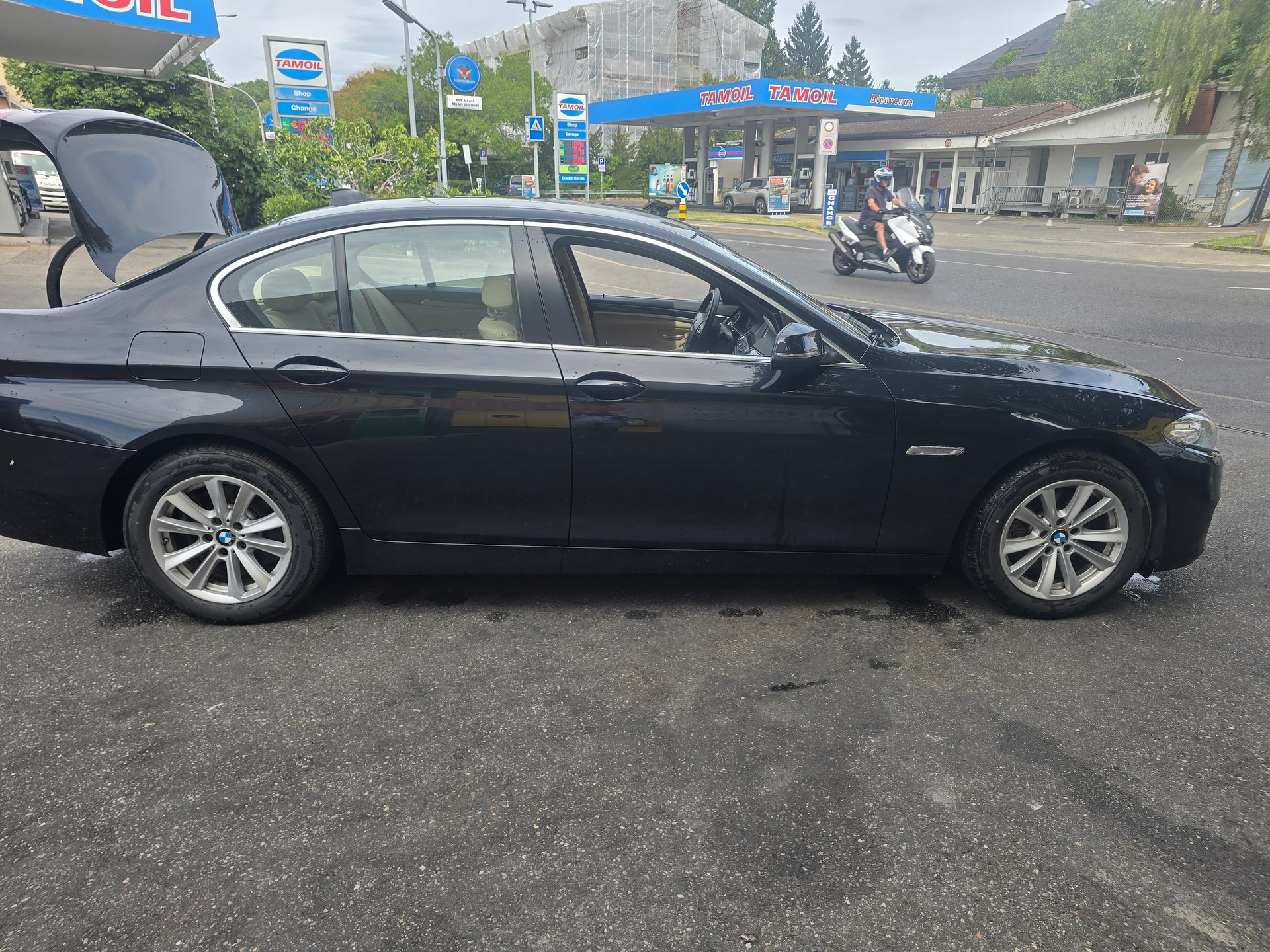 BMW 520i Luxury Line-image-5