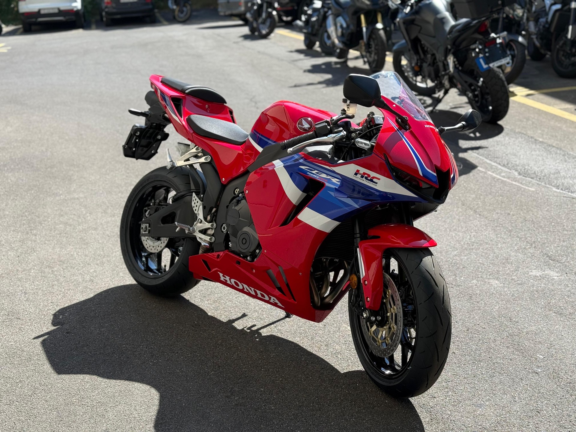 HONDA CBR 600 RR-showroom-element-1