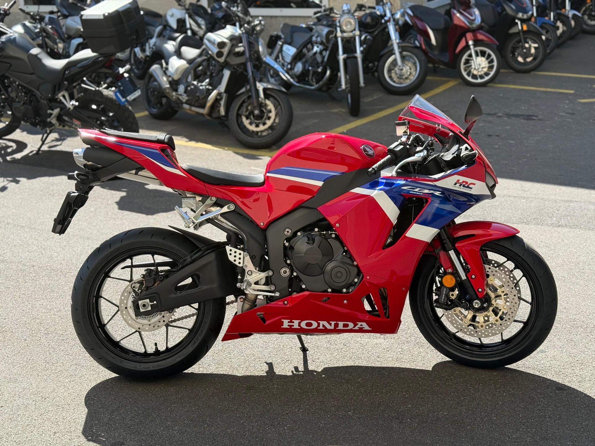 HONDA CBR 600 RR-showroom-element-3