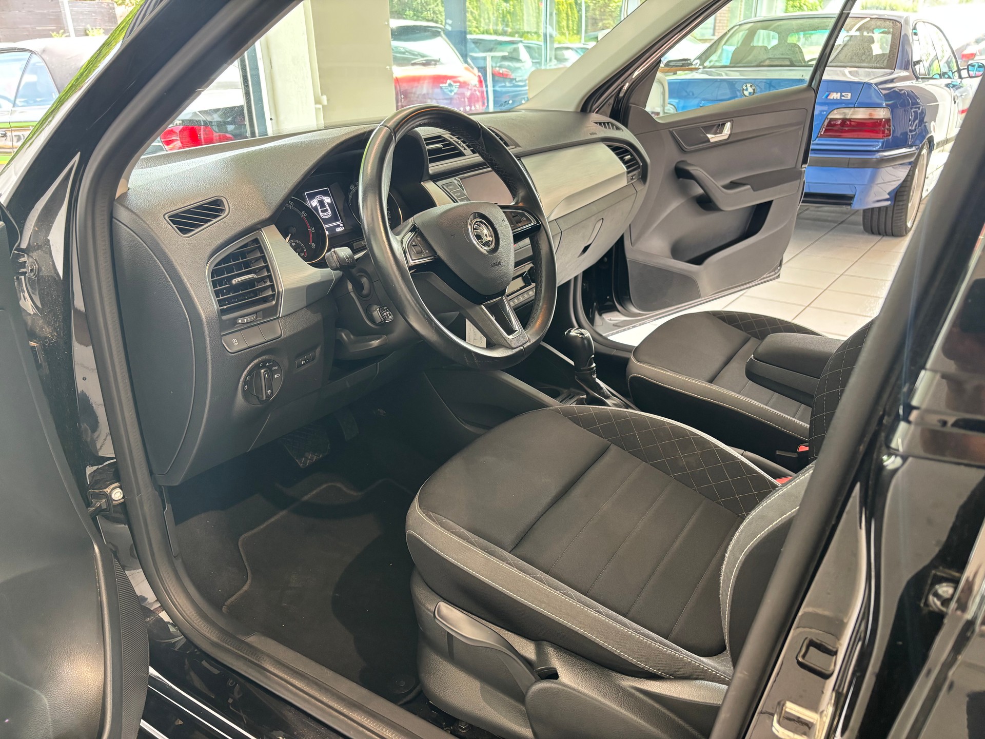 SKODA Fabia 1.0 TSI Ambition DSG-image-6