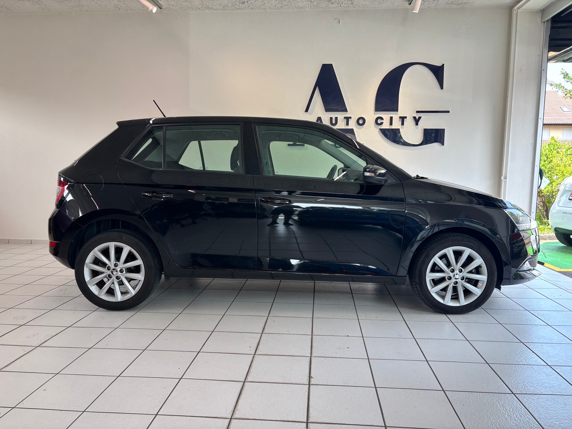 SKODA Fabia 1.0 TSI Ambition DSG-image-1