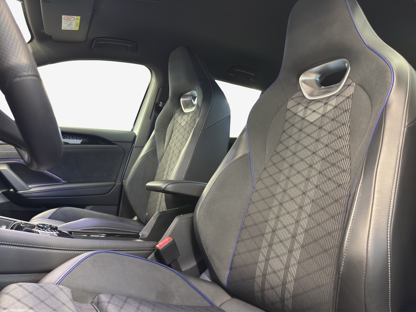 VW Tayron 2.0 TSI R-Line DSG 4Motion-image-14