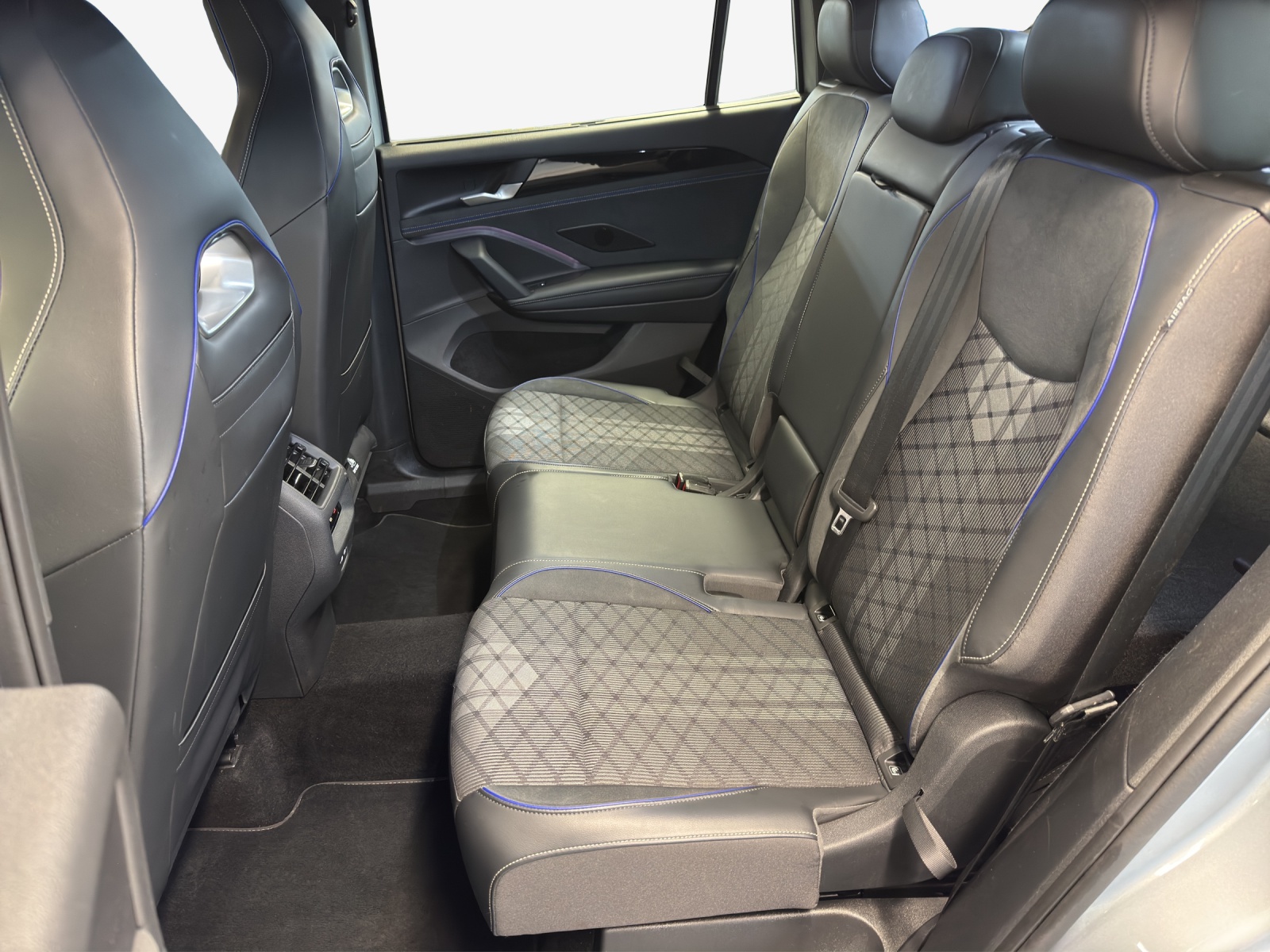 VW Tayron 2.0 TSI R-Line DSG 4Motion-image-11