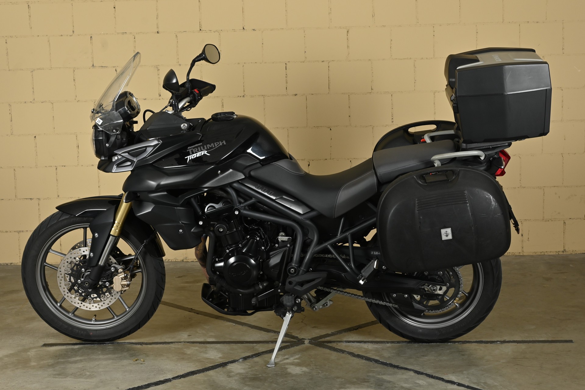 TRIUMPH Tiger 800 ABS-showroom-element-3