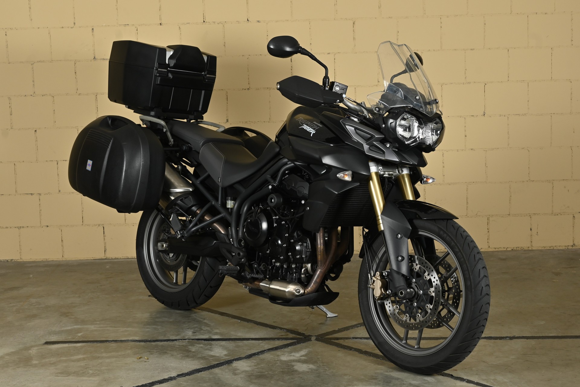 TRIUMPH Tiger 800 ABS-showroom-element-1
