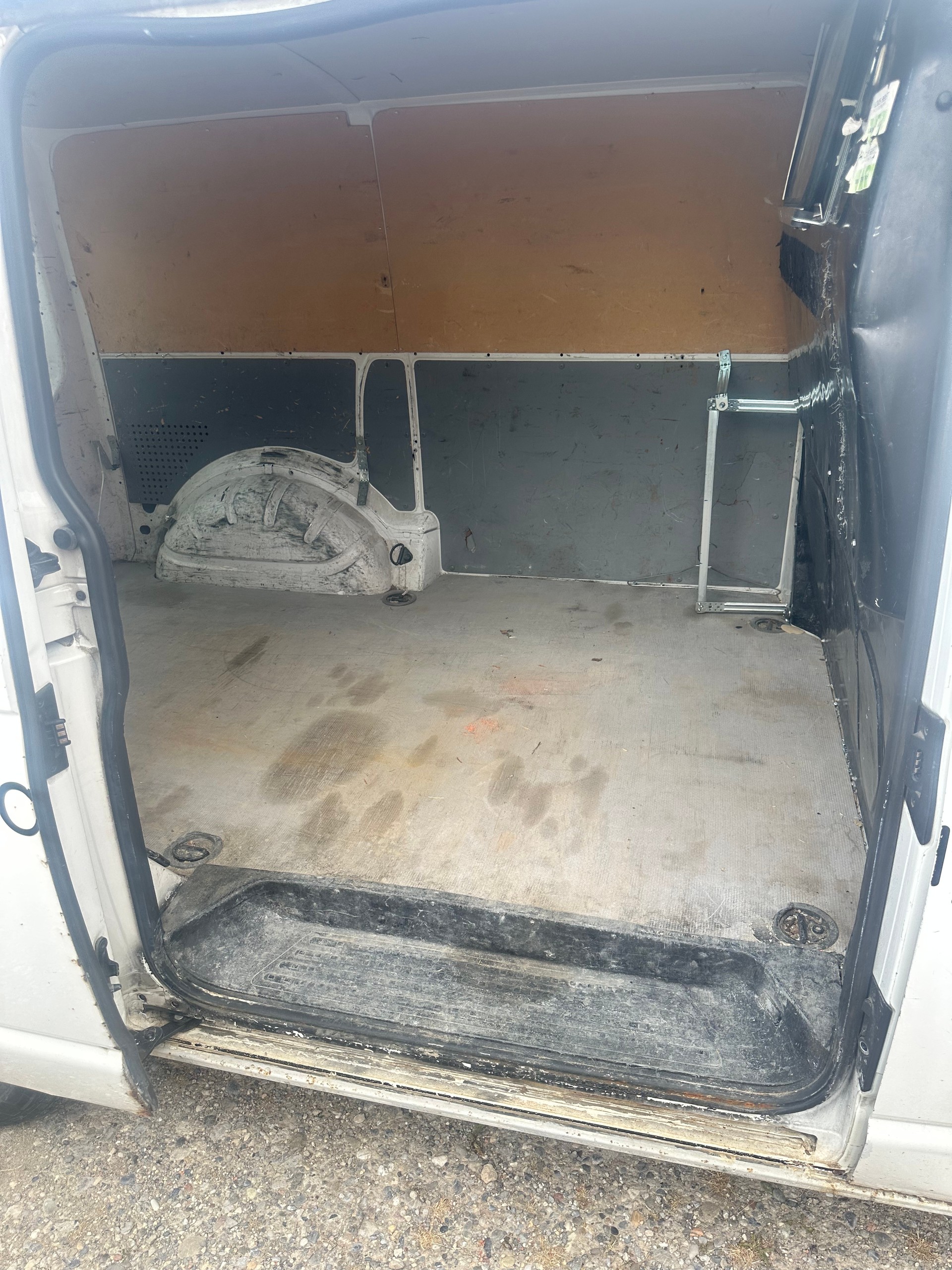 VW T5 2.0 TDI-image-6