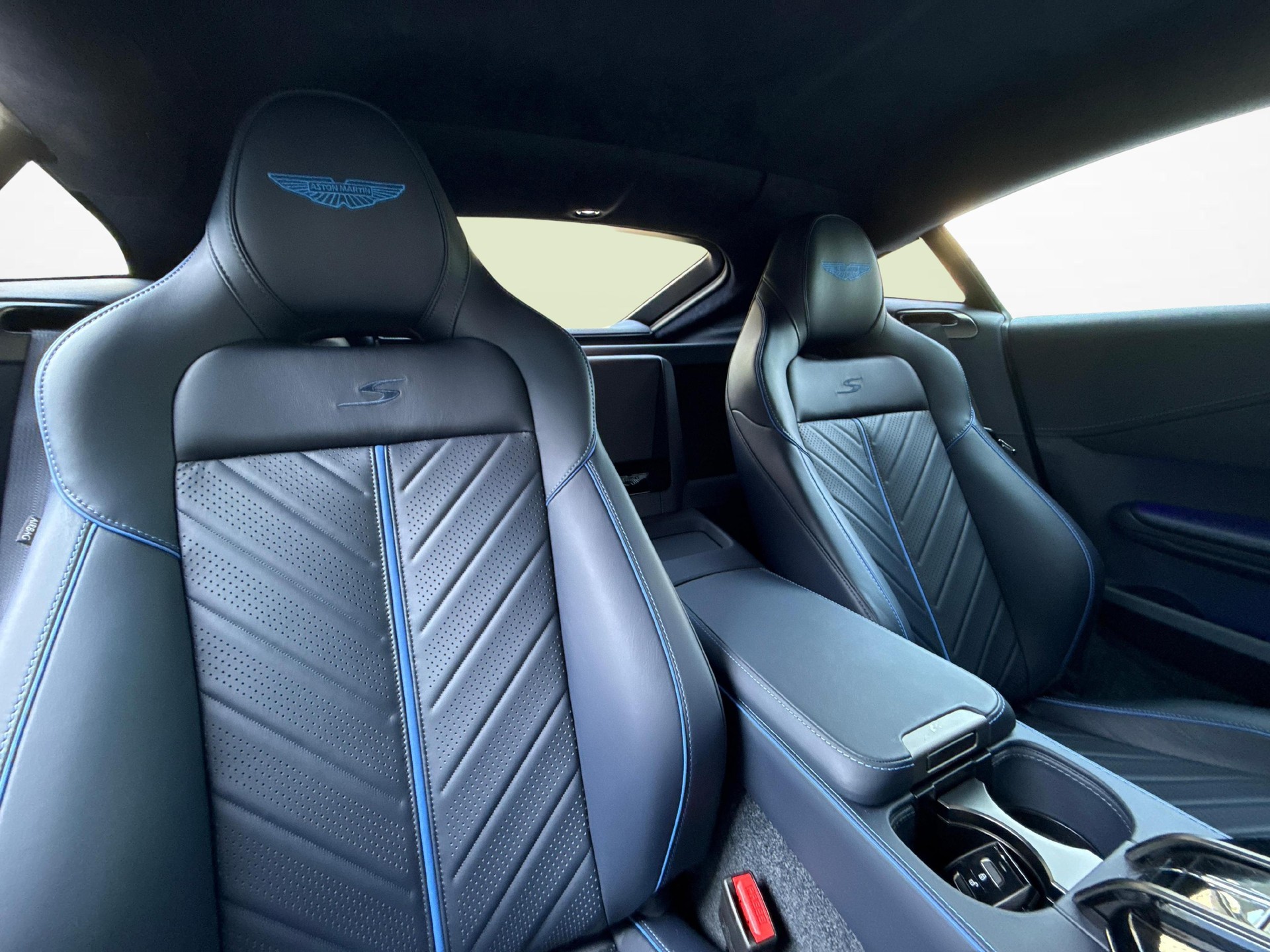 ASTON MARTIN V8 Vantage Coupé 4.0 S V8 Bi-Turbo-image-10