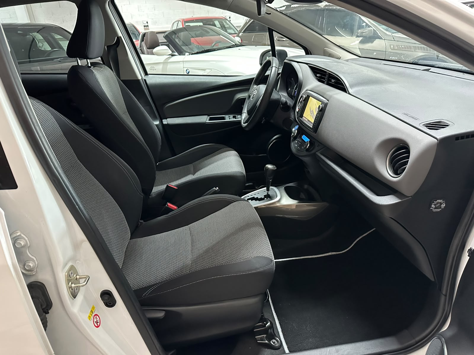 TOYOTA Yaris 1.5 VVT-i Hybrid Trend e-CVT-image-12