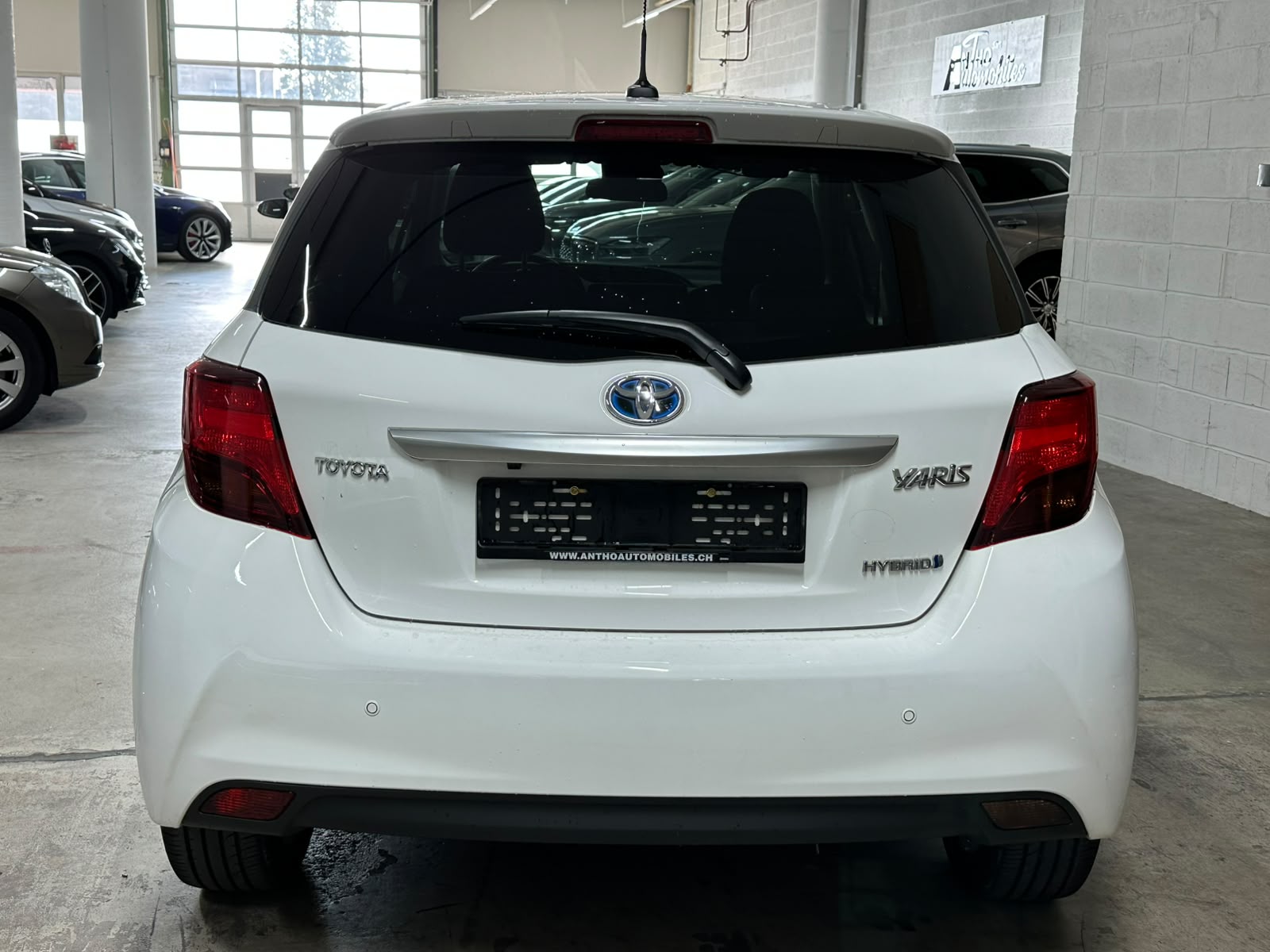 TOYOTA Yaris 1.5 VVT-i Hybrid Trend e-CVT-image-3