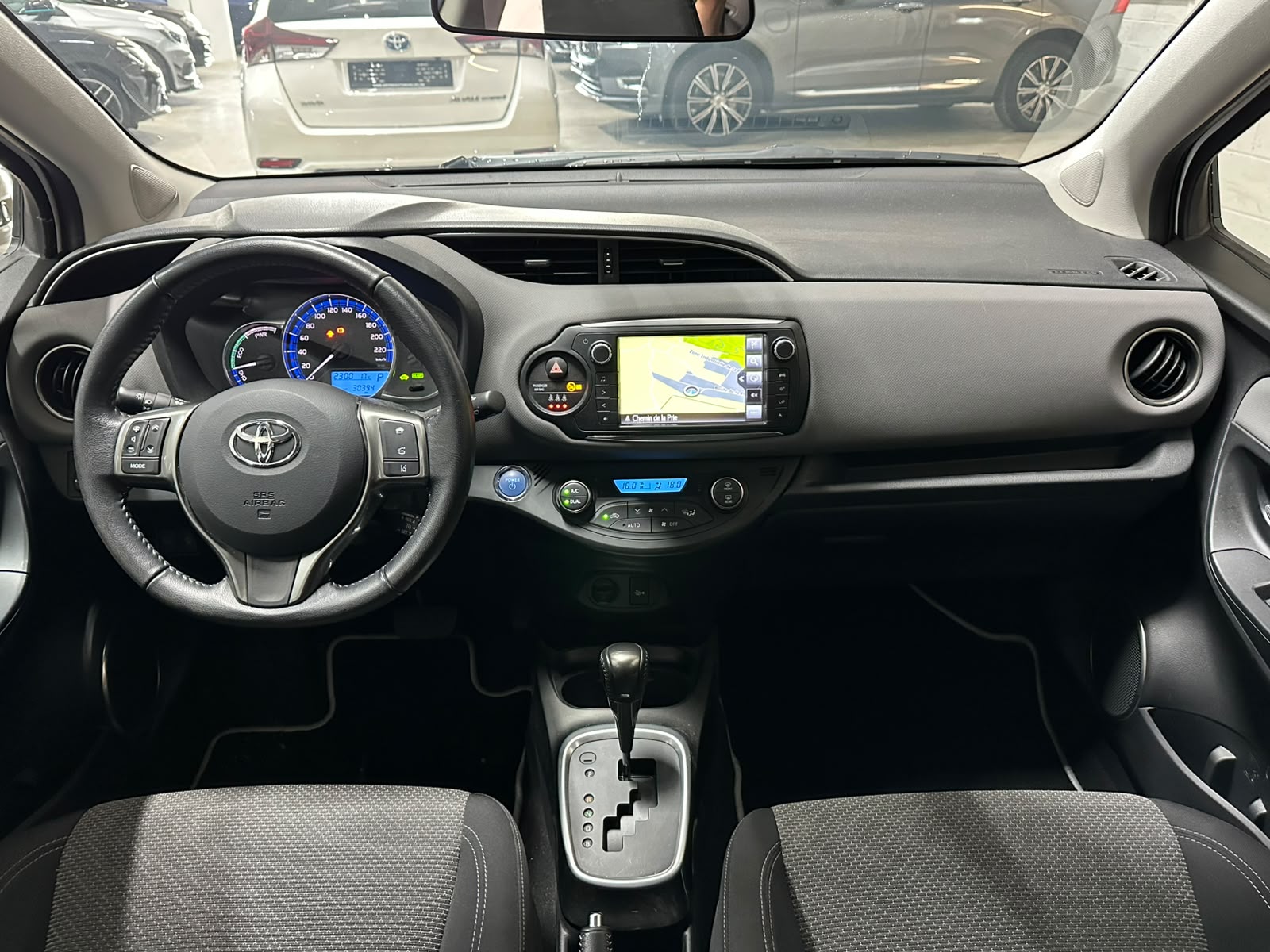 TOYOTA Yaris 1.5 VVT-i Hybrid Trend e-CVT-image-8