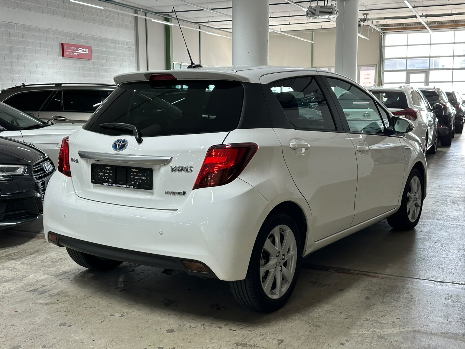 TOYOTA Yaris 1.5 VVT-i Hybrid Trend e-CVT-image-4