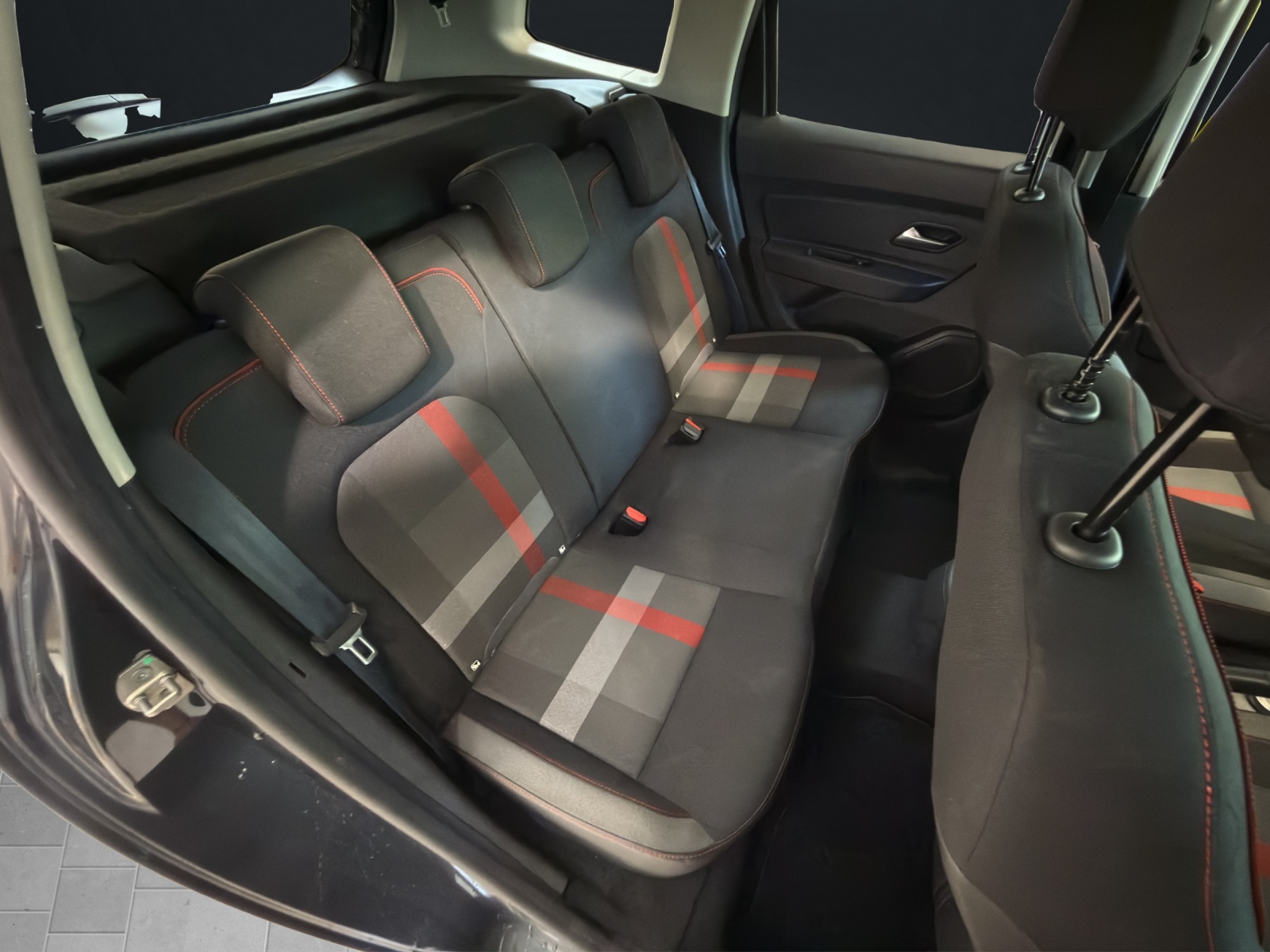DACIA Duster TCe 150 Ultimate 4x4-image-13
