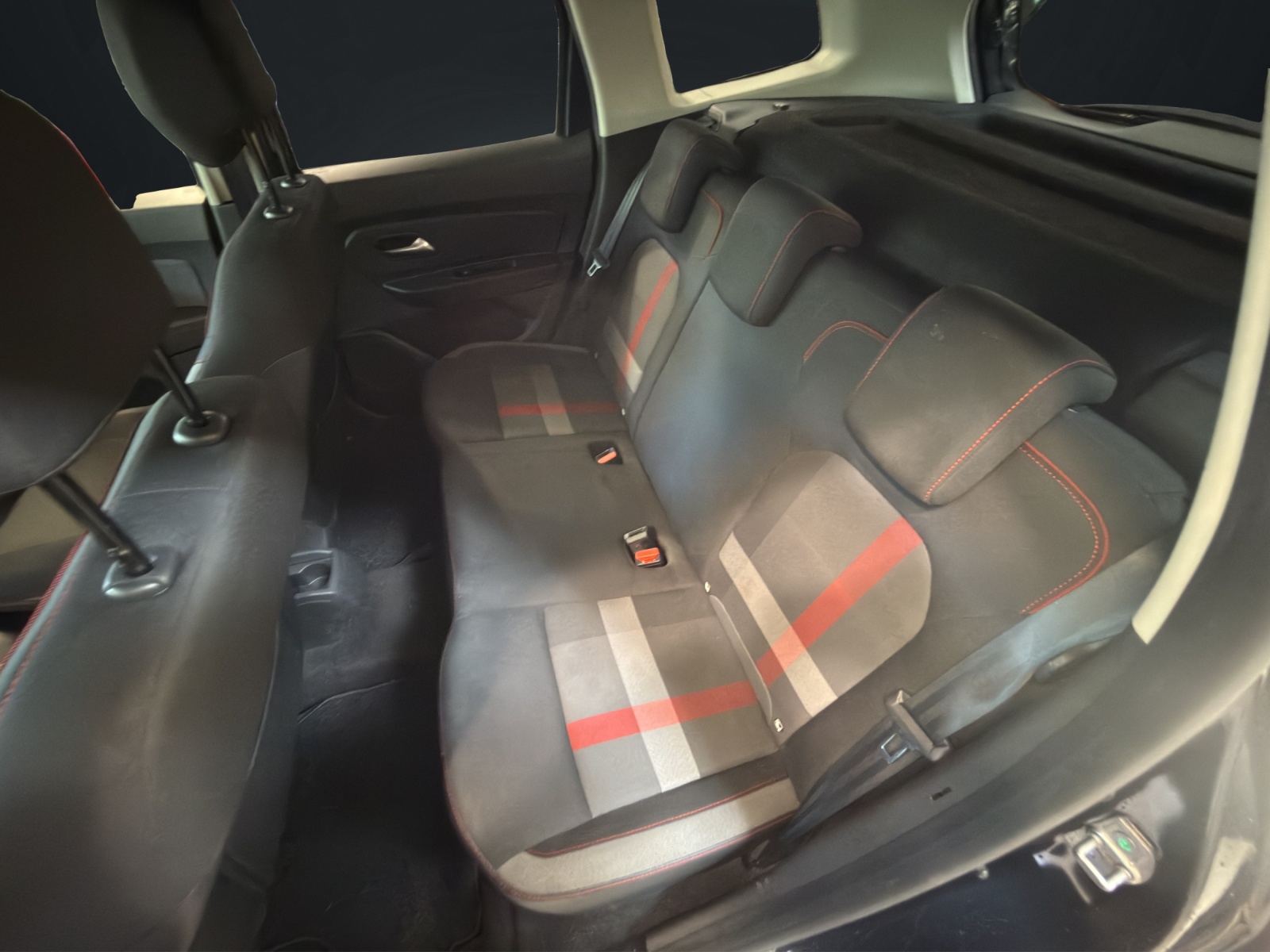 DACIA Duster TCe 150 Ultimate 4x4-image-12