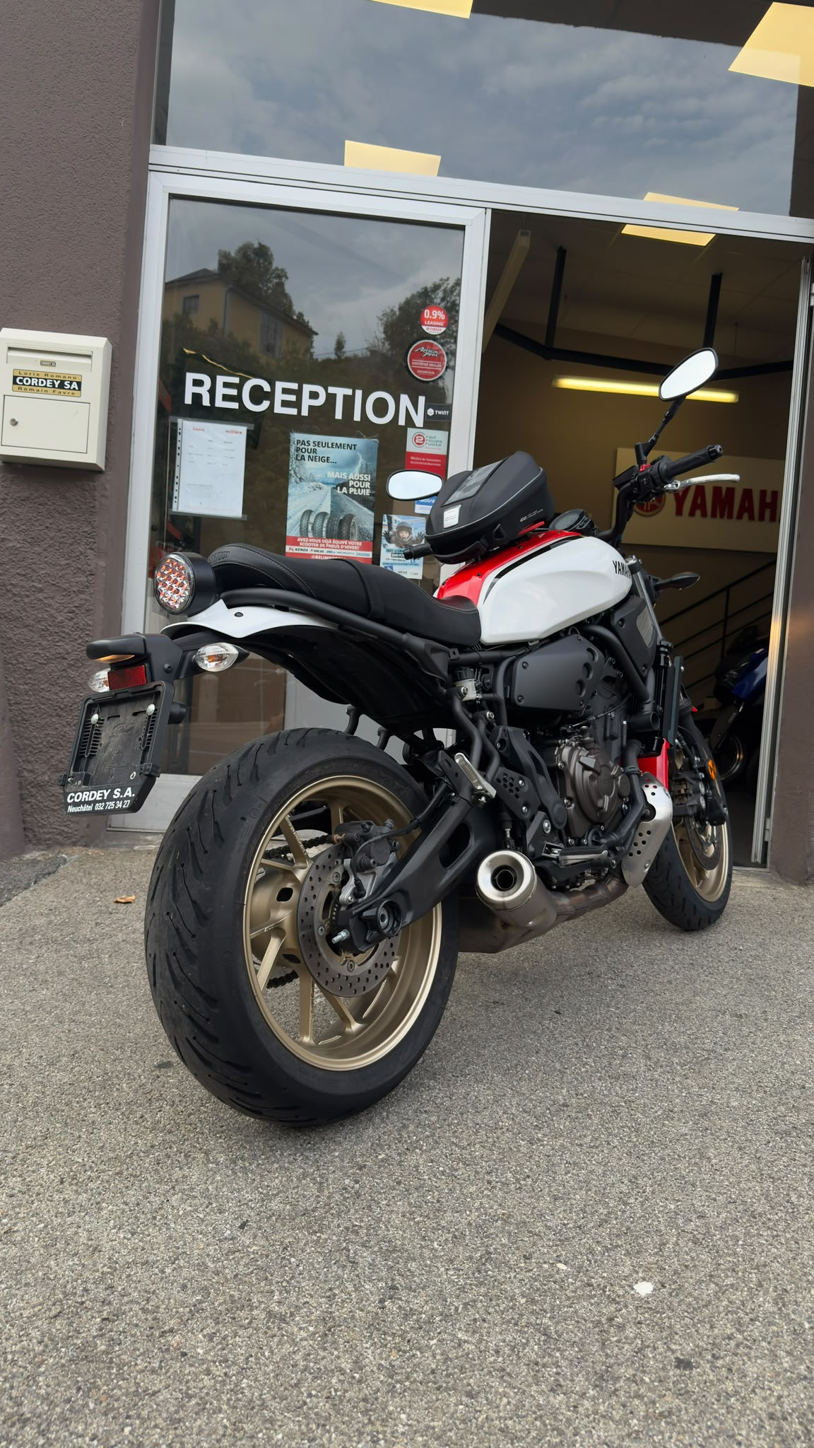 YAMAHA XSR 700-showroom-element-1