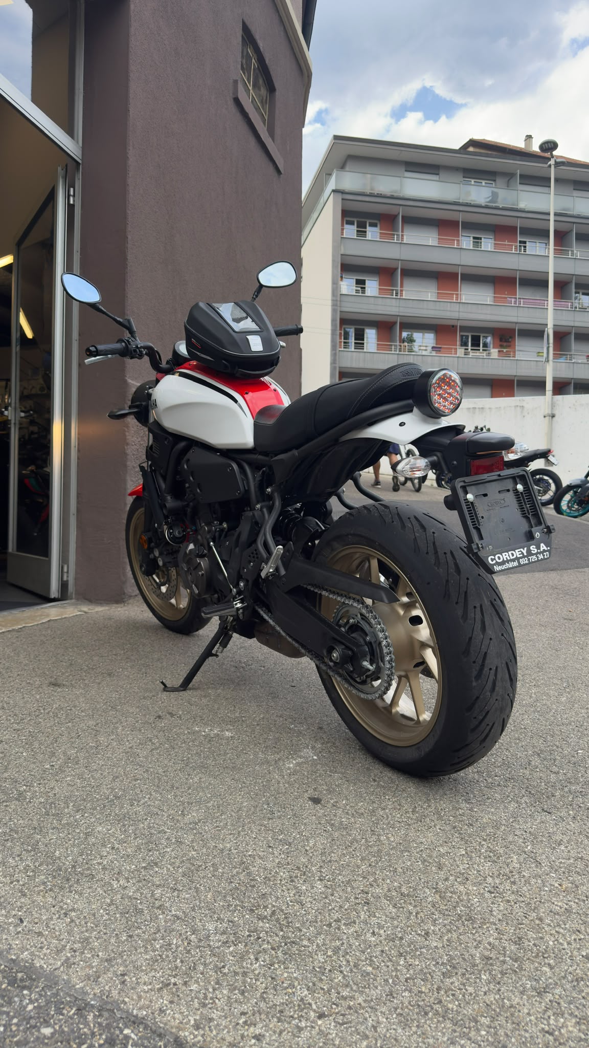 YAMAHA XSR 700-showroom-element-2