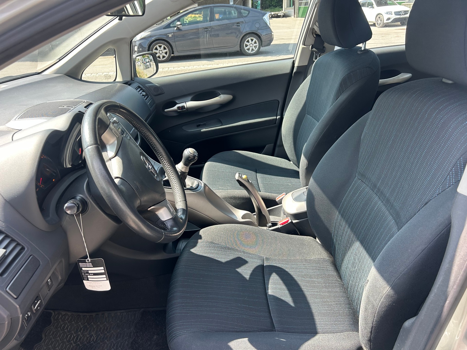 TOYOTA Auris 1.6 Linea Sol-image-6