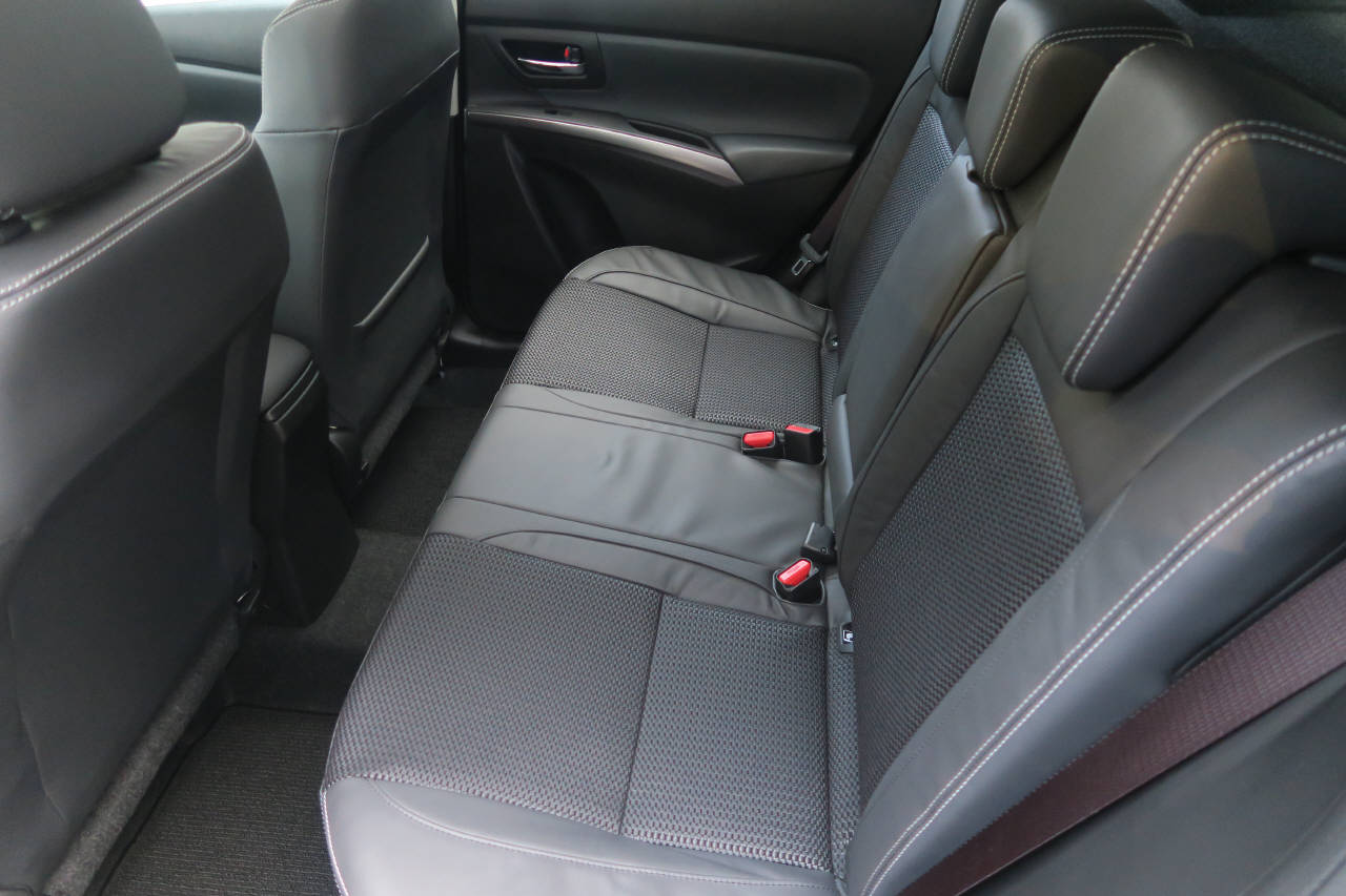 SUZUKI S-Cross 1.4 T Sakura Top Hybrid 4x4-image-14