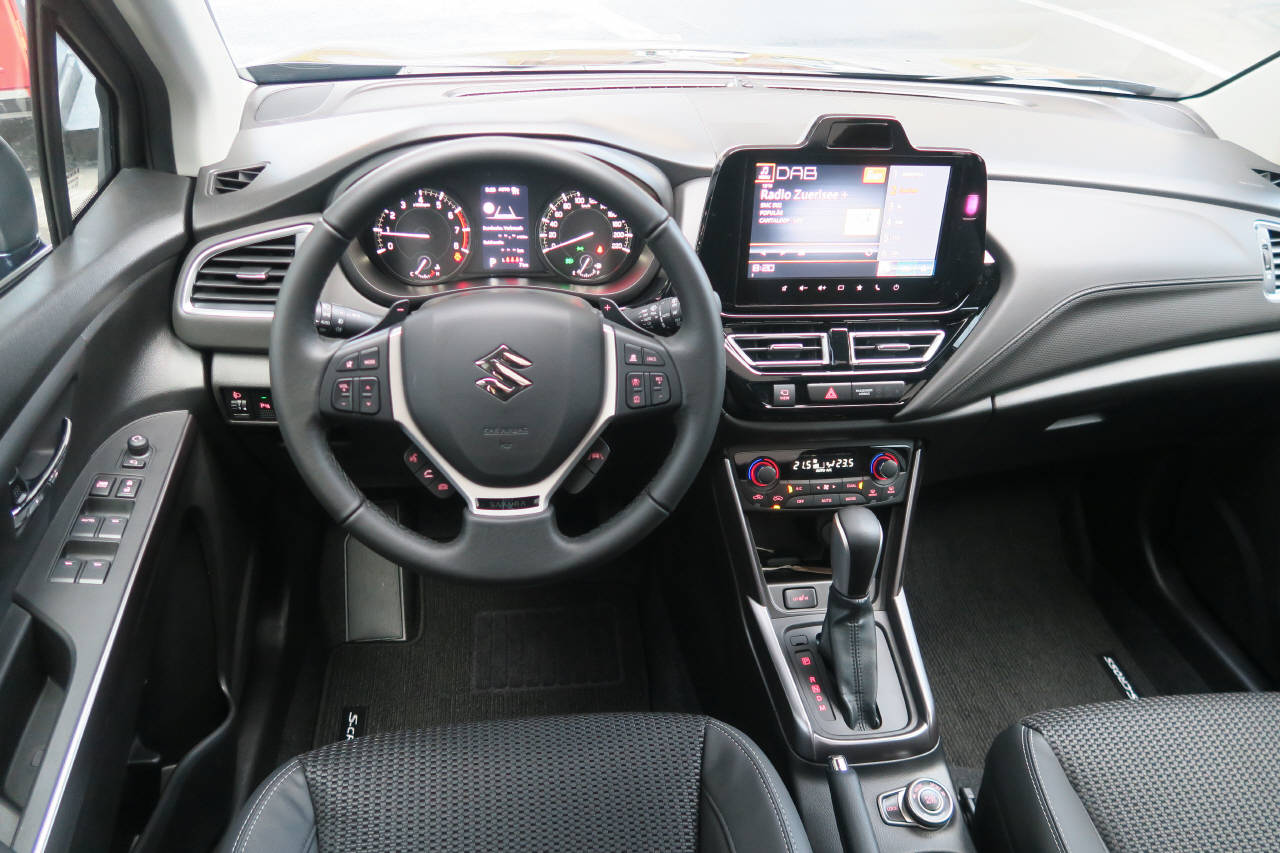 SUZUKI S-Cross 1.4 T Sakura Top Hybrid 4x4-image-4