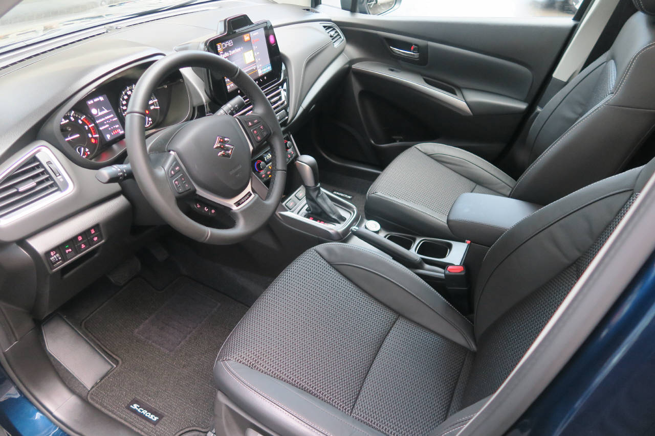 SUZUKI S-Cross 1.4 T Sakura Top Hybrid 4x4-image-3
