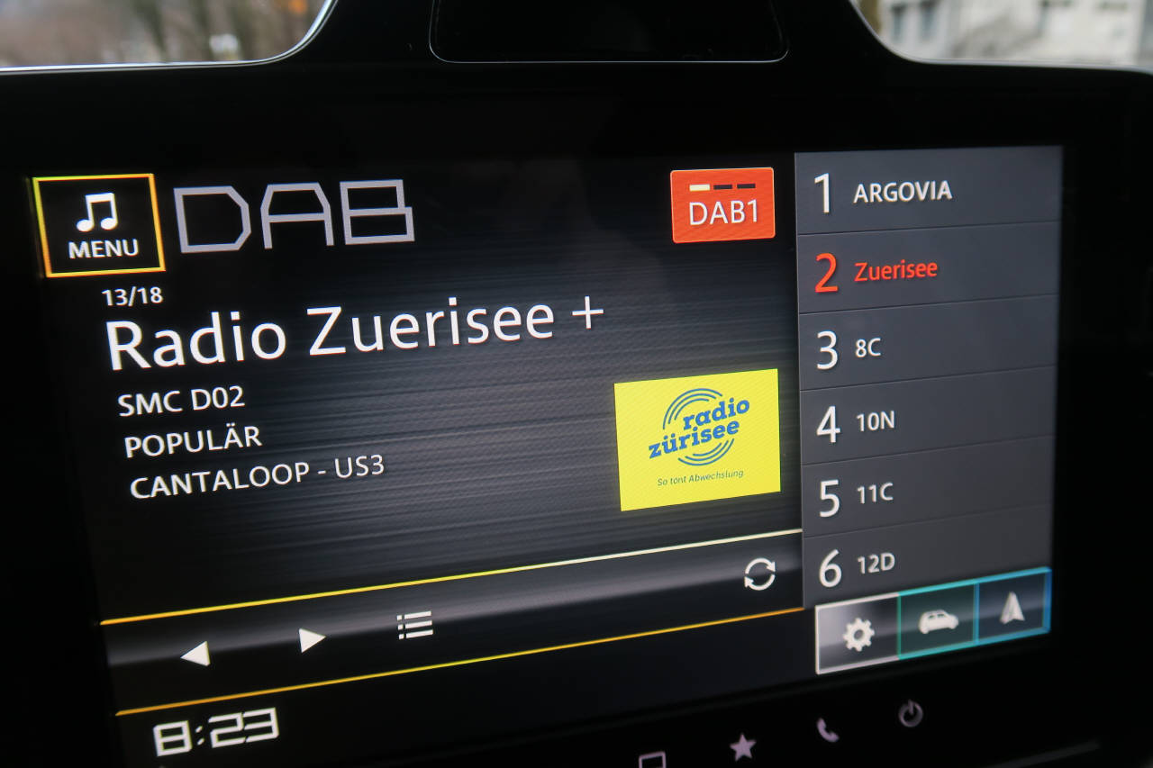 SUZUKI S-Cross 1.4 T Sakura Top Hybrid 4x4-image-7
