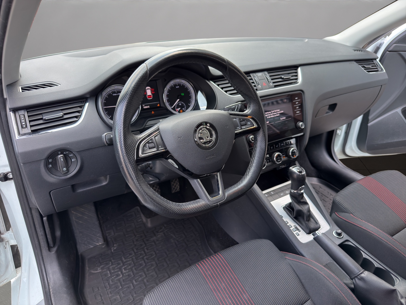 SKODA Octavia Combi 1.6 TDI Ambition DSG-image-9