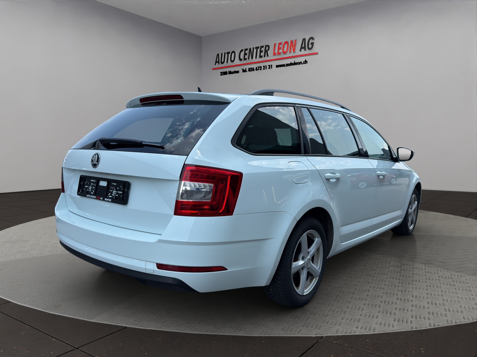 SKODA Octavia Combi 1.6 TDI Ambition DSG-image-5