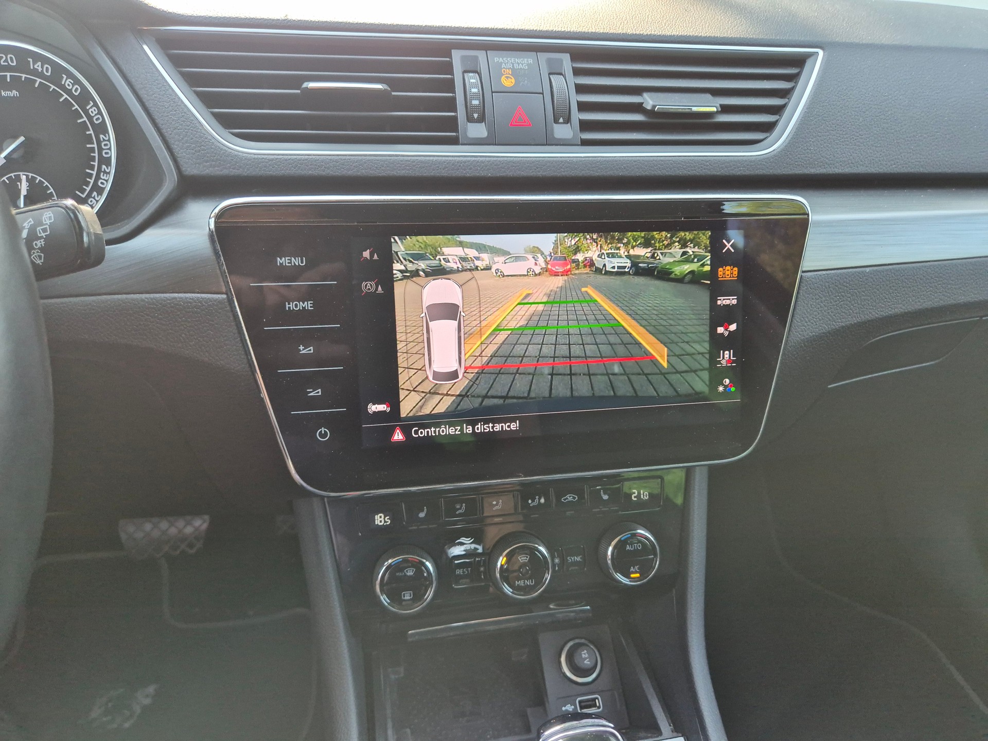 SKODA Superb Combi 2.0 TDi Ambition 4x4 DSG-image-13