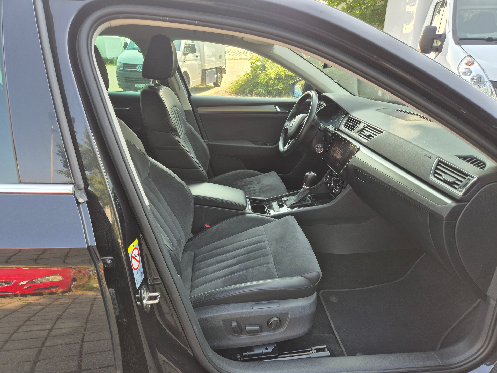 SKODA Superb Combi 2.0 TDi Ambition 4x4 DSG-image-11