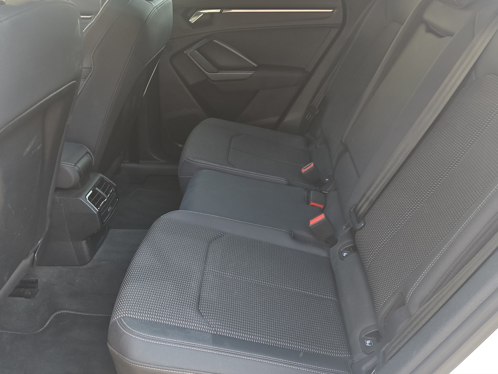AUDI Q3 35 TFSI S line S-tronic-image-6