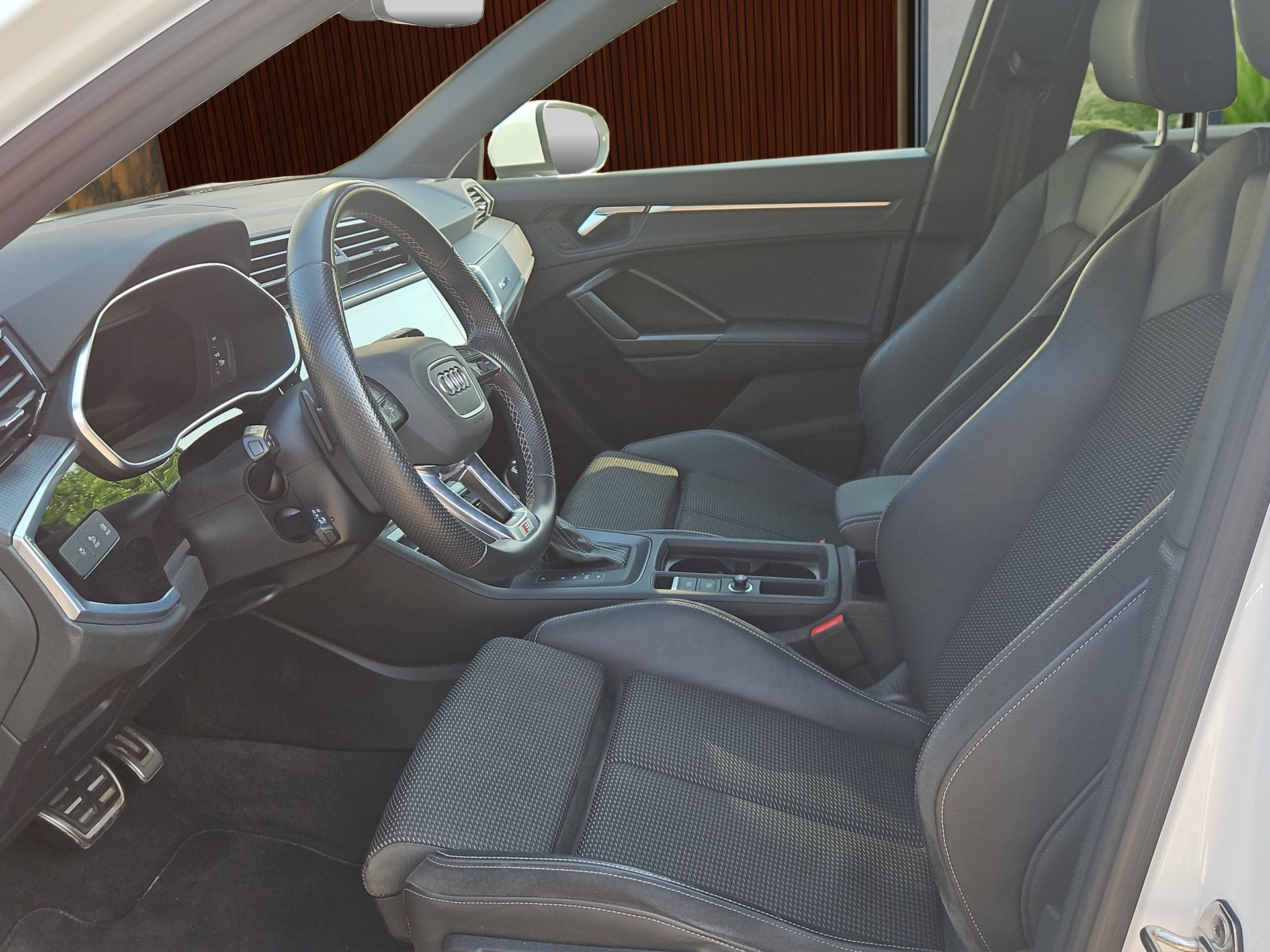 AUDI Q3 35 TFSI S line S-tronic-image-10