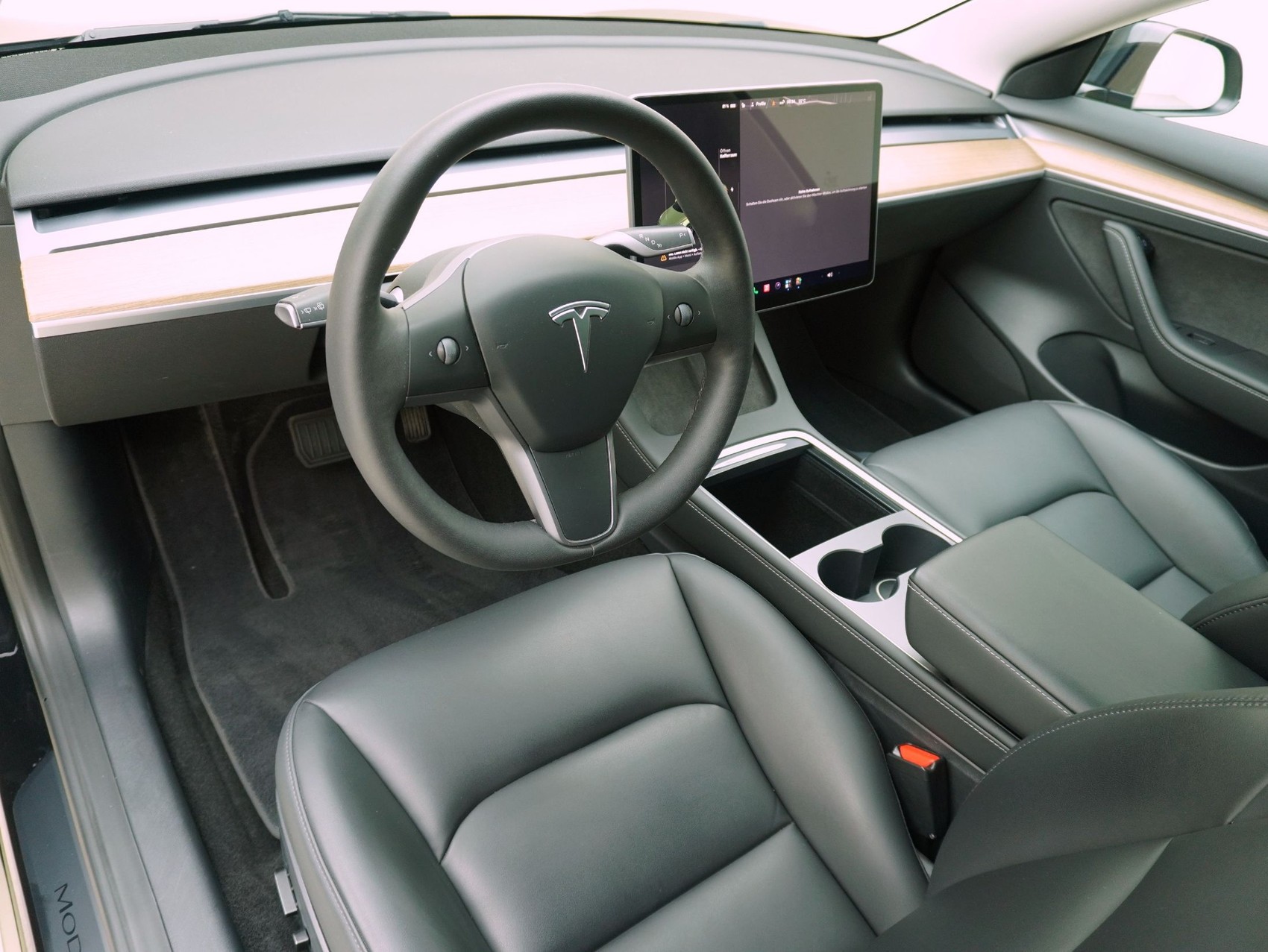 TESLA Model 3 Long Range Dual Motor AWD-image-9