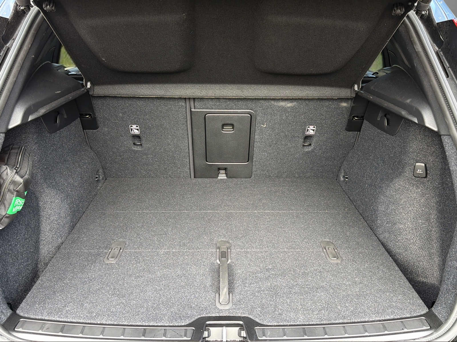 VOLVO XC40 B3 Benzin Mild Hybrid Plus Dark DCT-image-6
