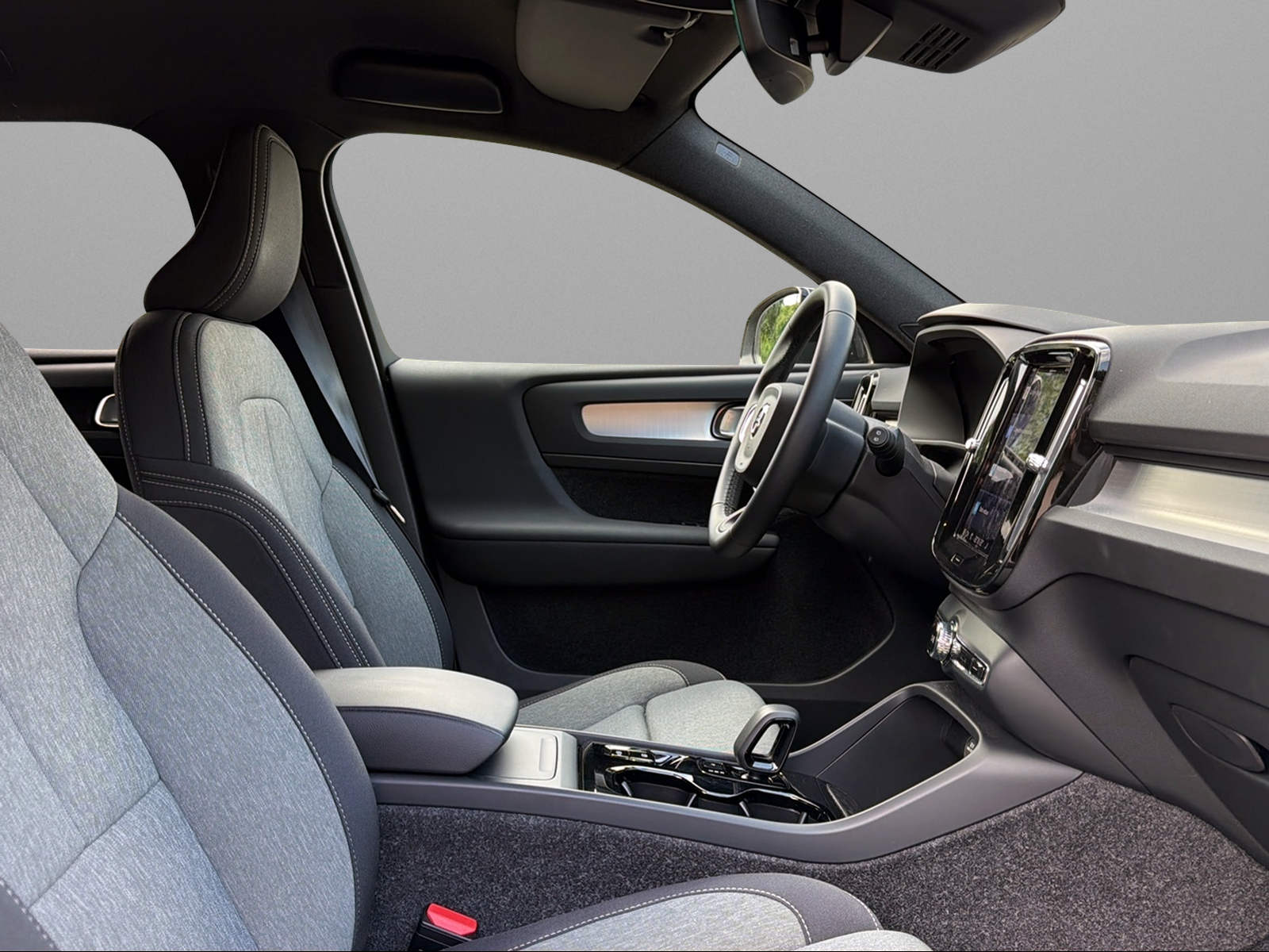 VOLVO XC40 B3 Benzin Mild Hybrid Plus Dark DCT-image-9